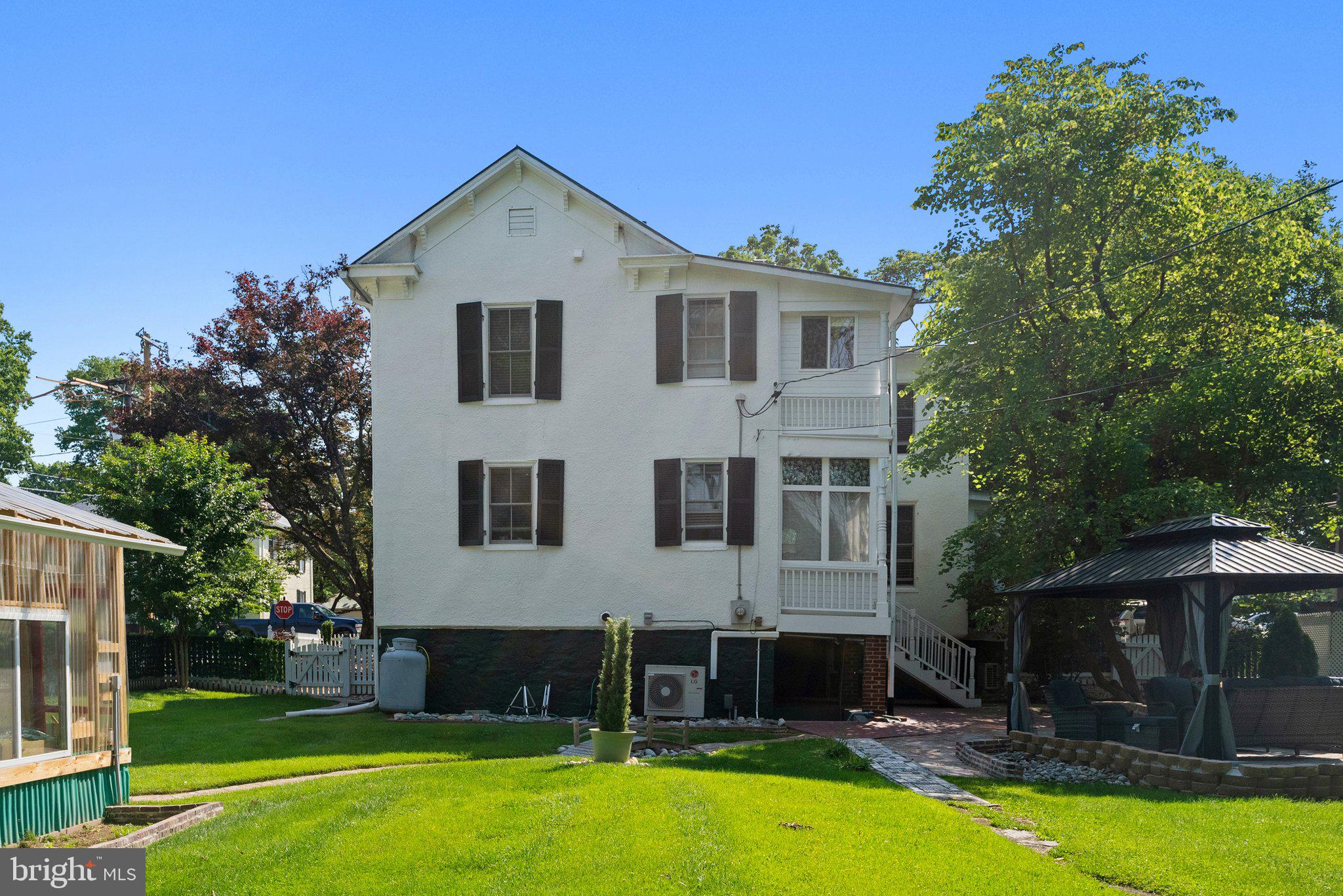 CHARLES TOWN - Residential