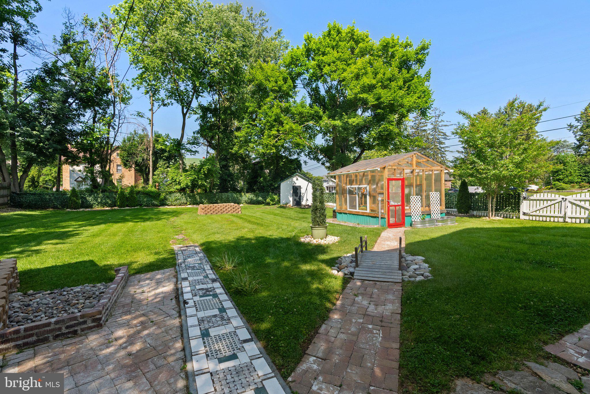 CHARLES TOWN - Residential