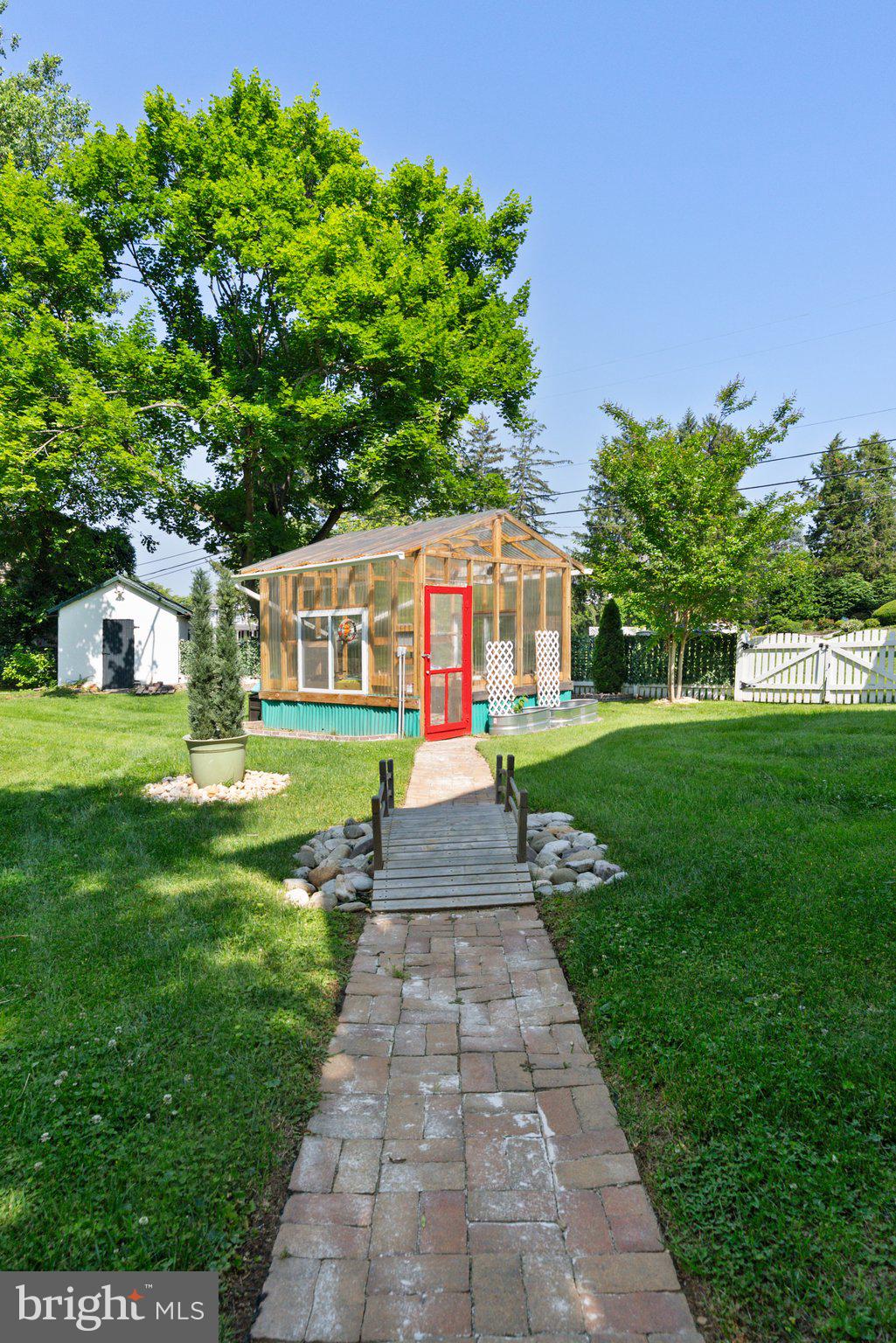 CHARLES TOWN - Residential