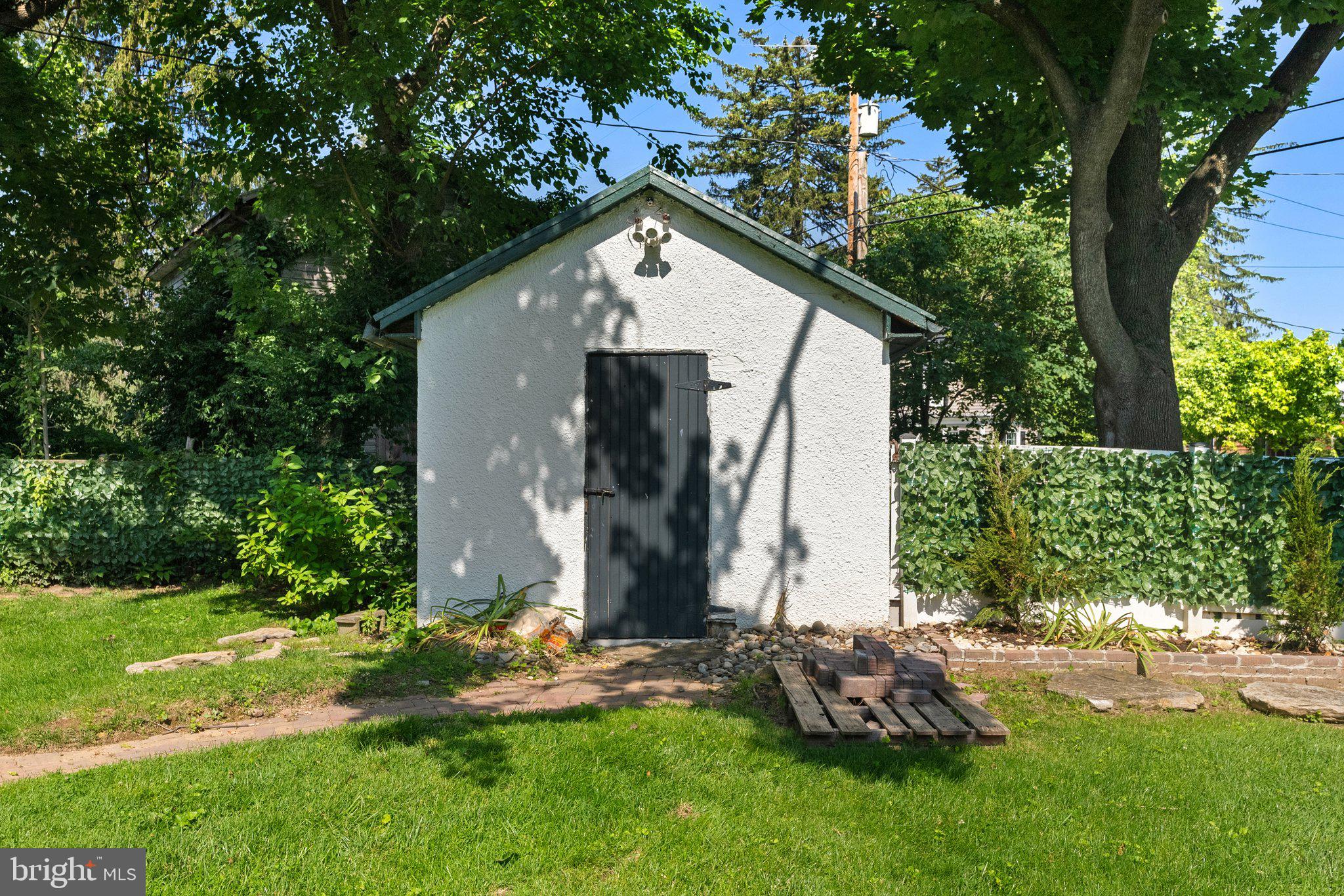 CHARLES TOWN - Residential