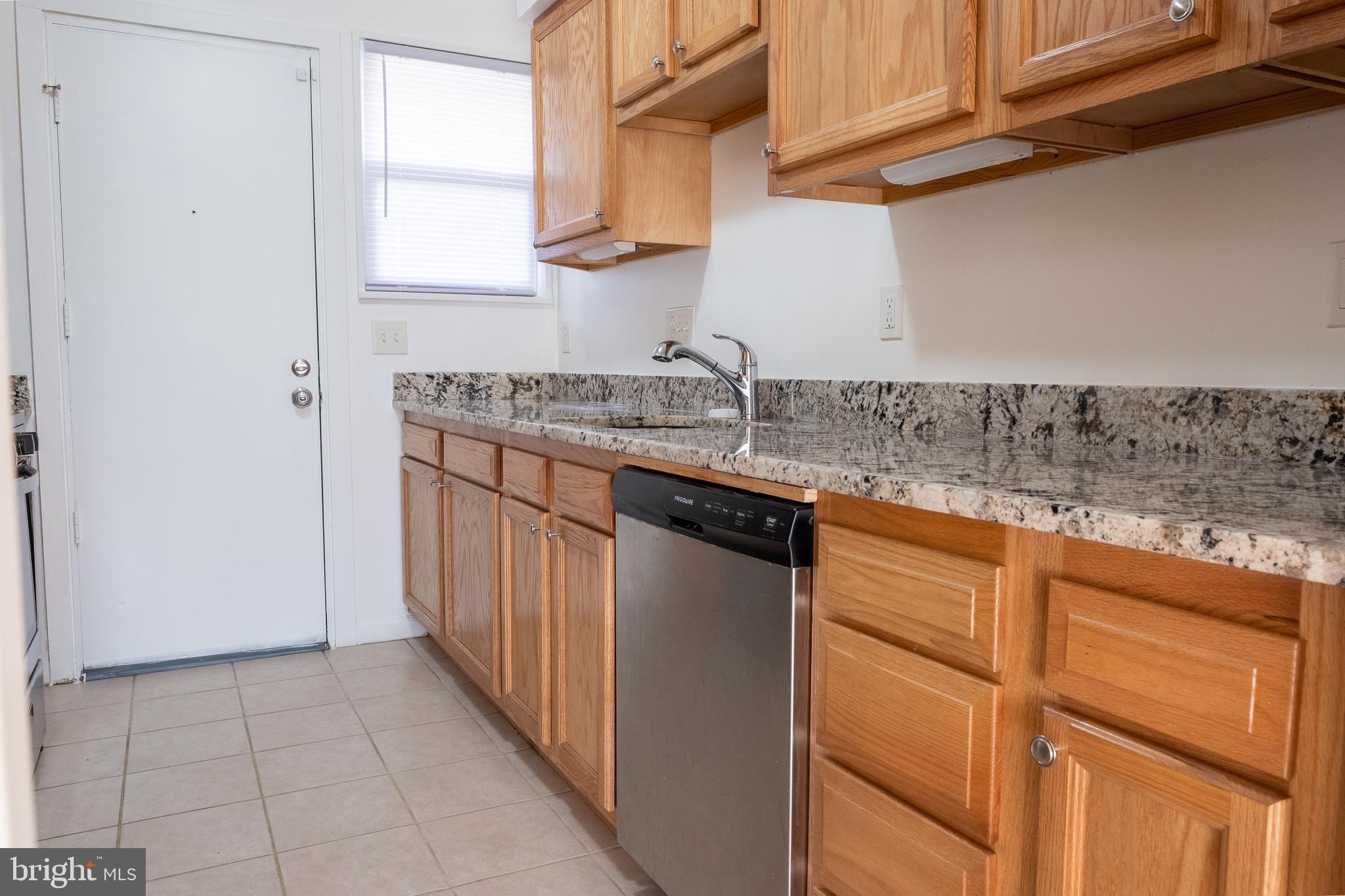 PALMER PARK 01 - Residential Lease