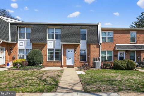 Townhouse For Sale - 1059 Harbour Drive<br/> PALMYRA, NJ 08065