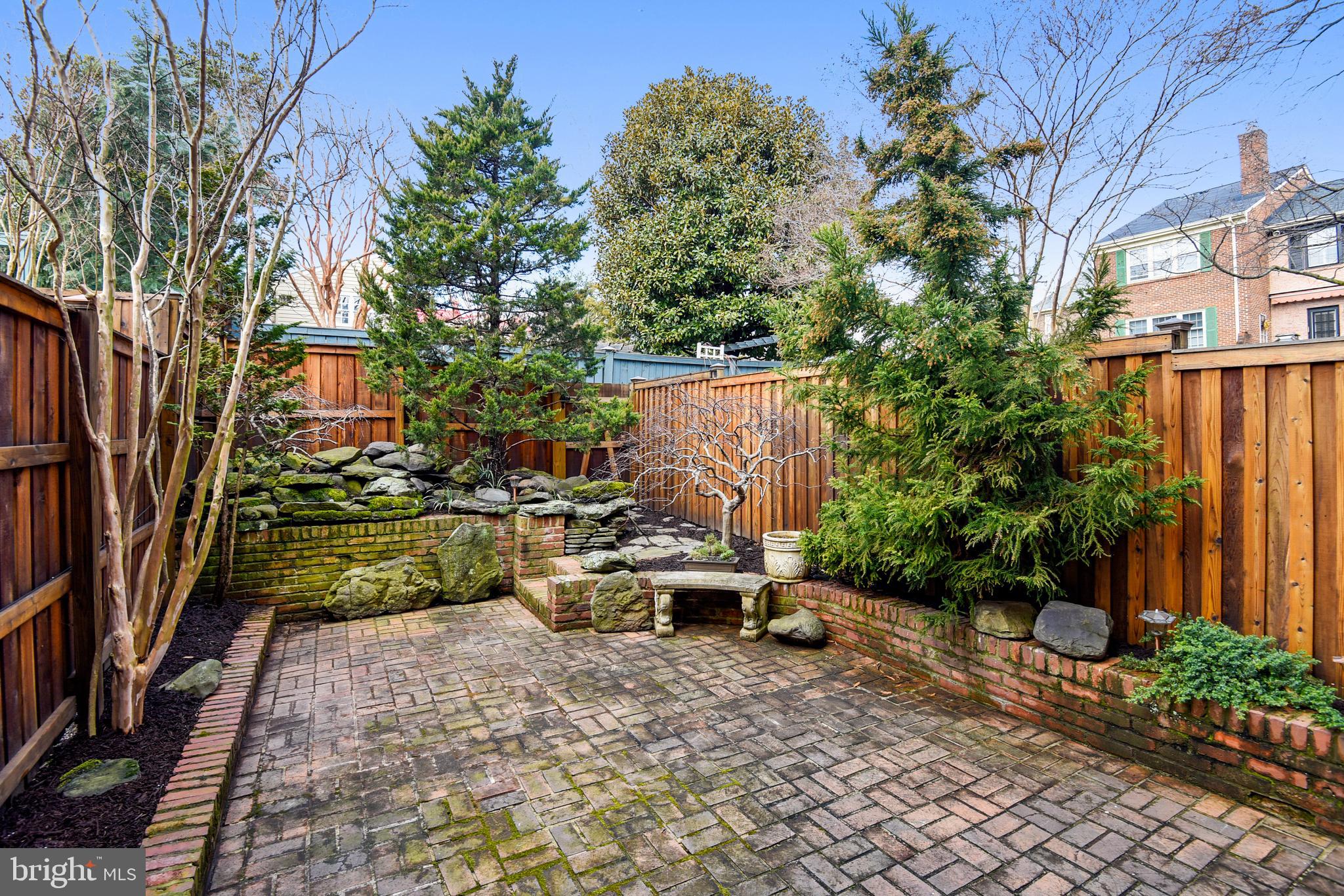 PITT MEWS - Residential