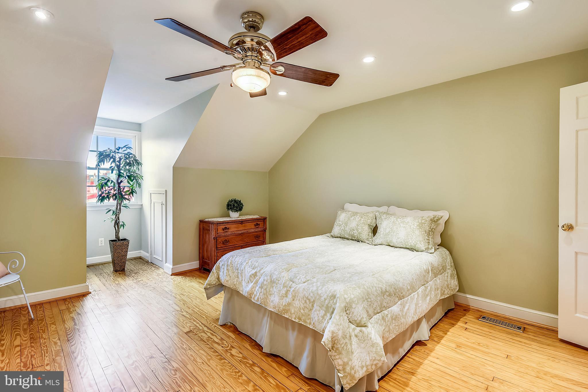 PITT MEWS - Residential