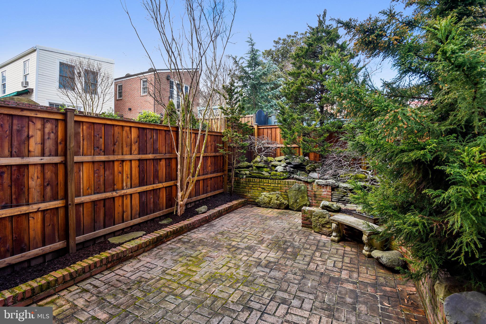 PITT MEWS - Residential