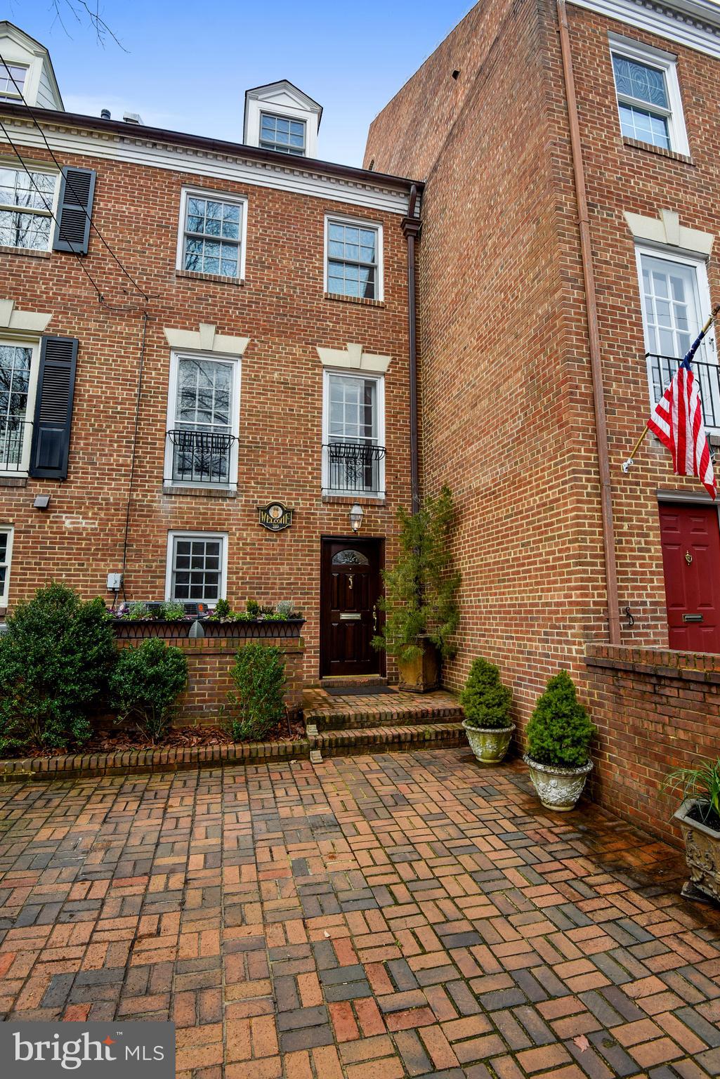 PITT MEWS - Residential