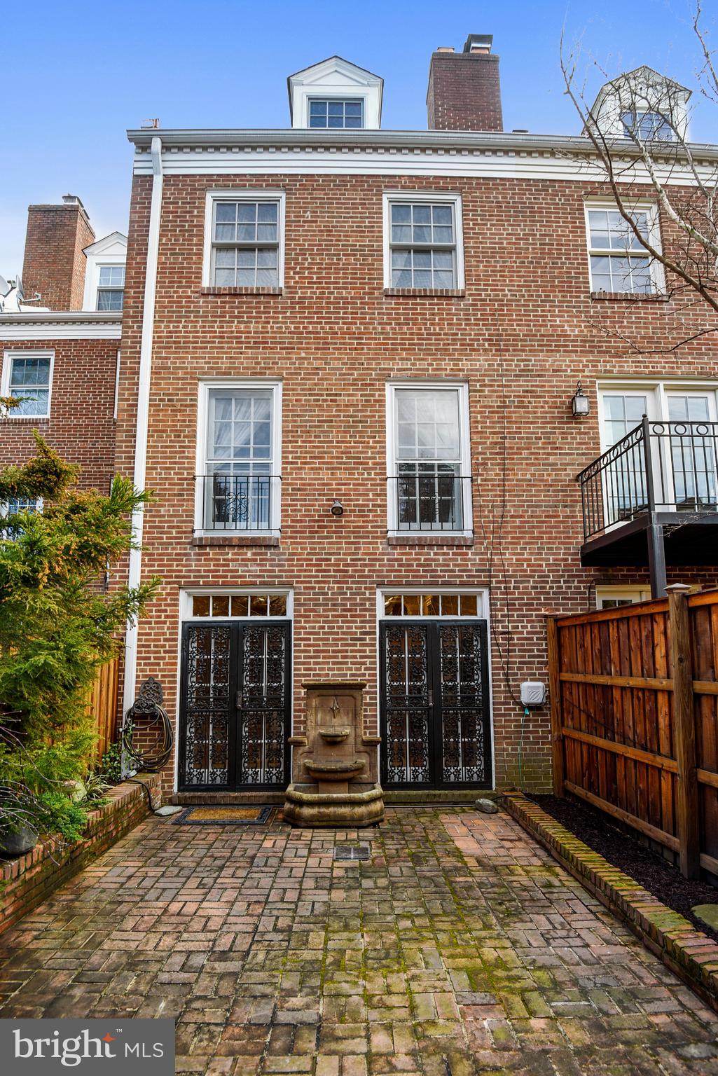 PITT MEWS - Residential