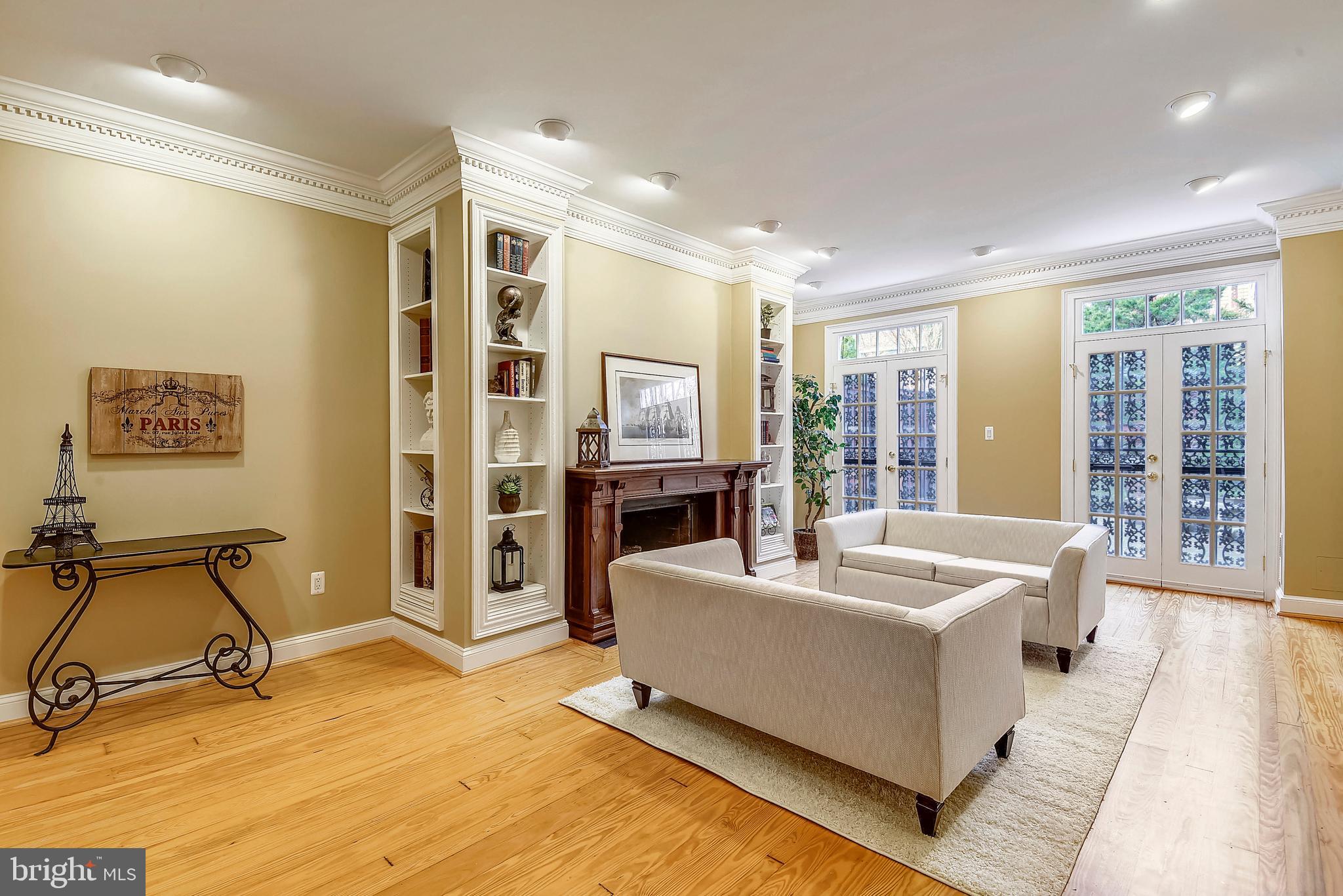 PITT MEWS - Residential