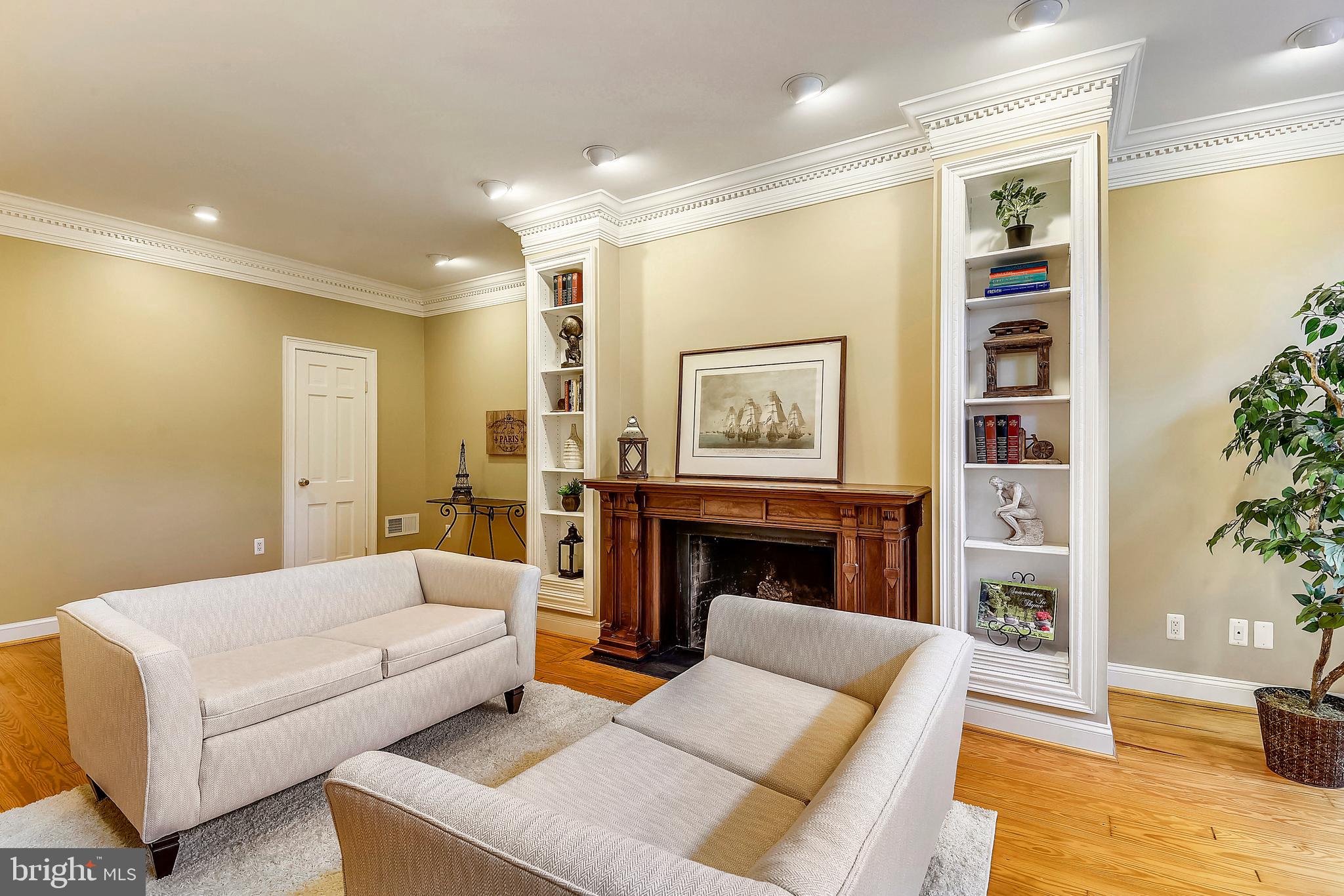 PITT MEWS - Residential