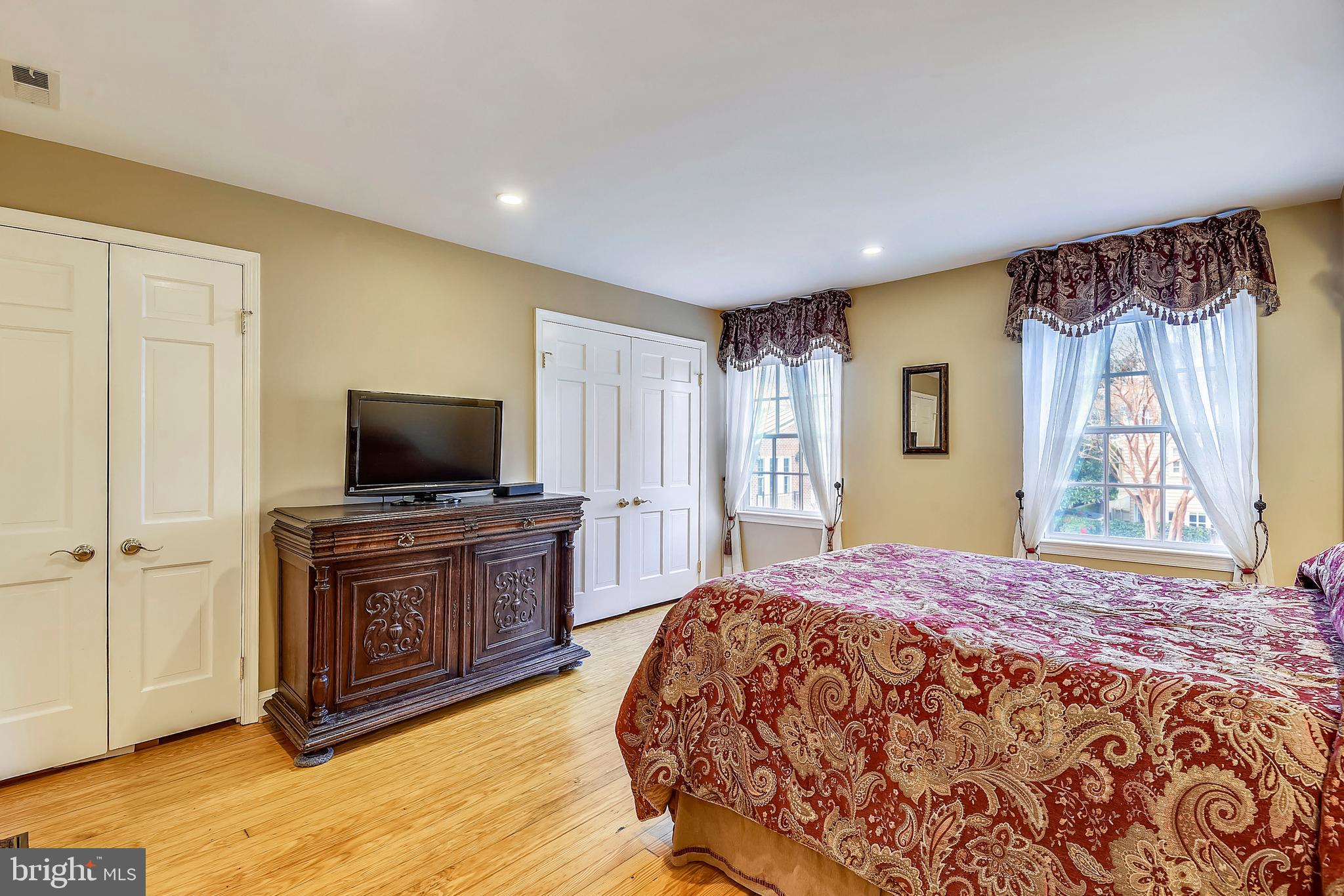 PITT MEWS - Residential