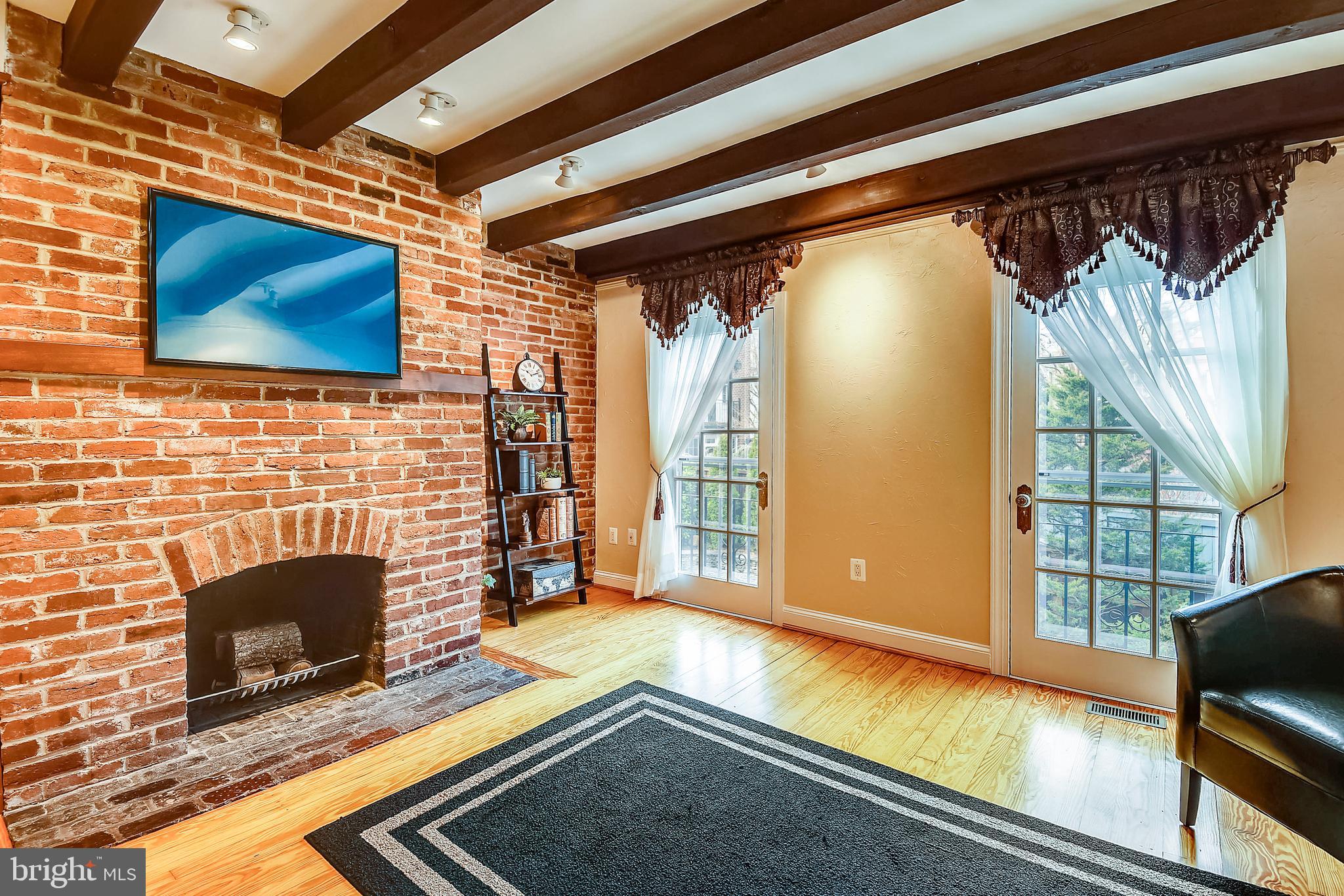 PITT MEWS - Residential