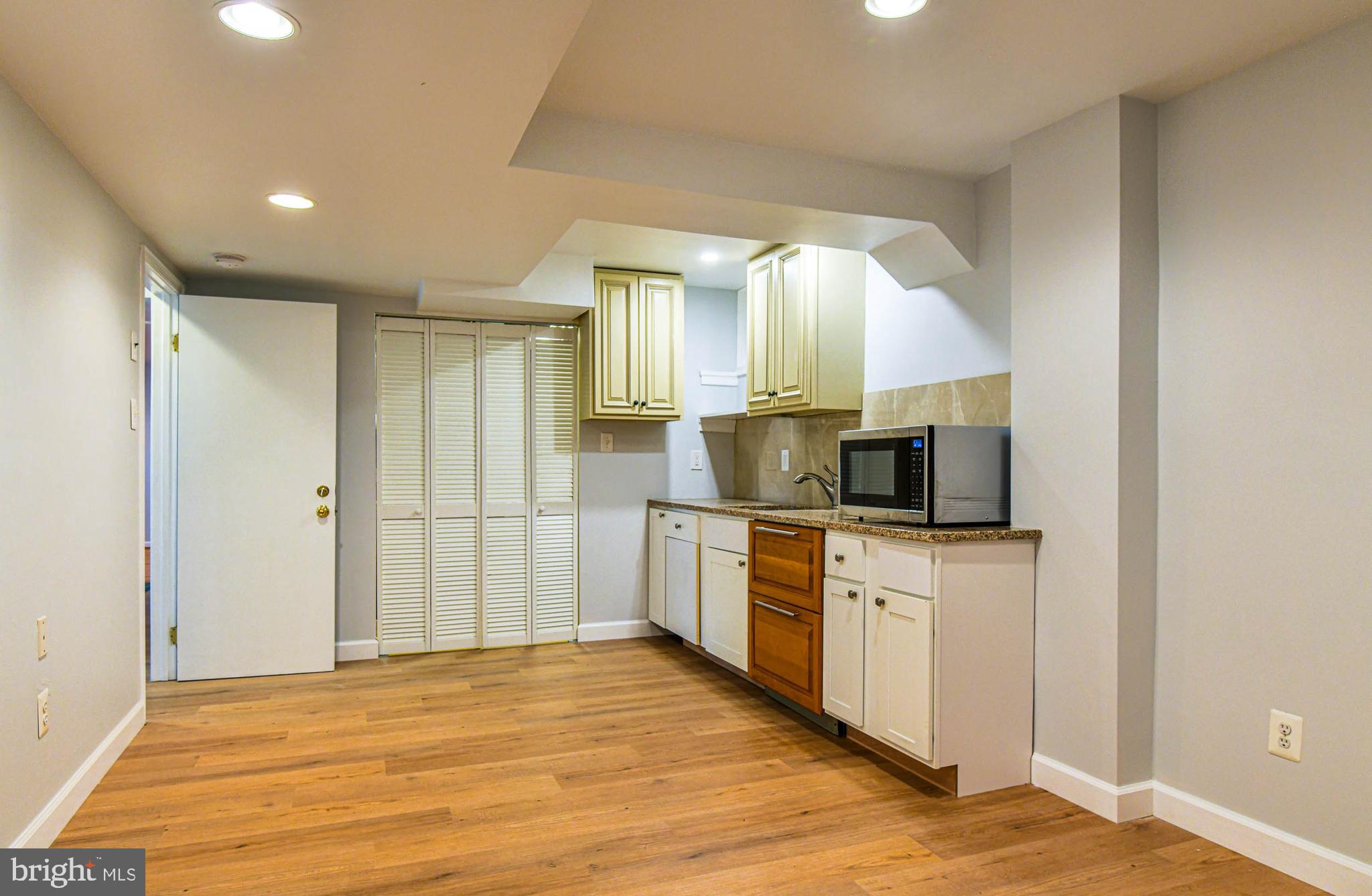 STRATTON WOODS - Residential Lease