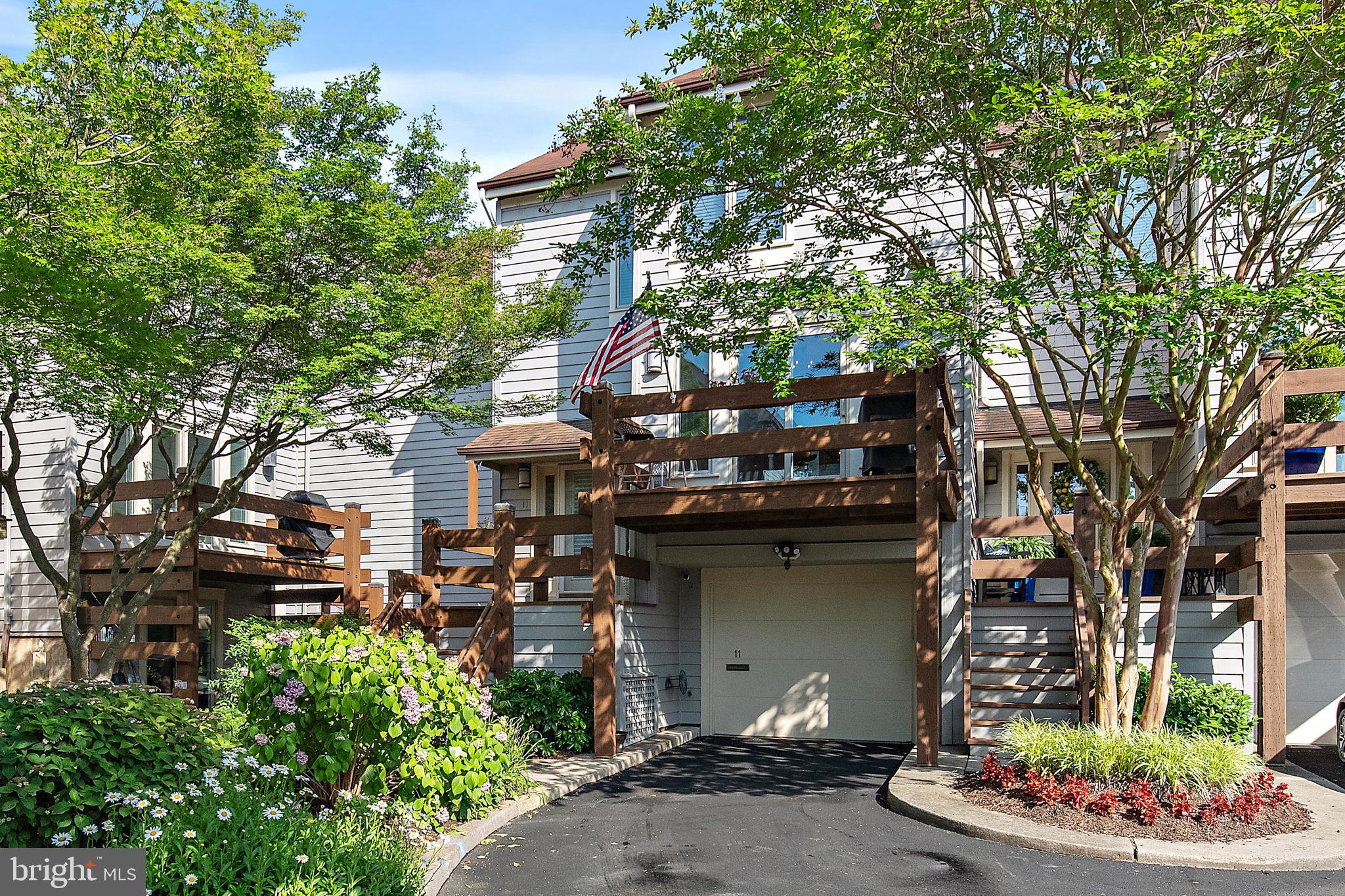 11 CHESAPEAKE LANDING