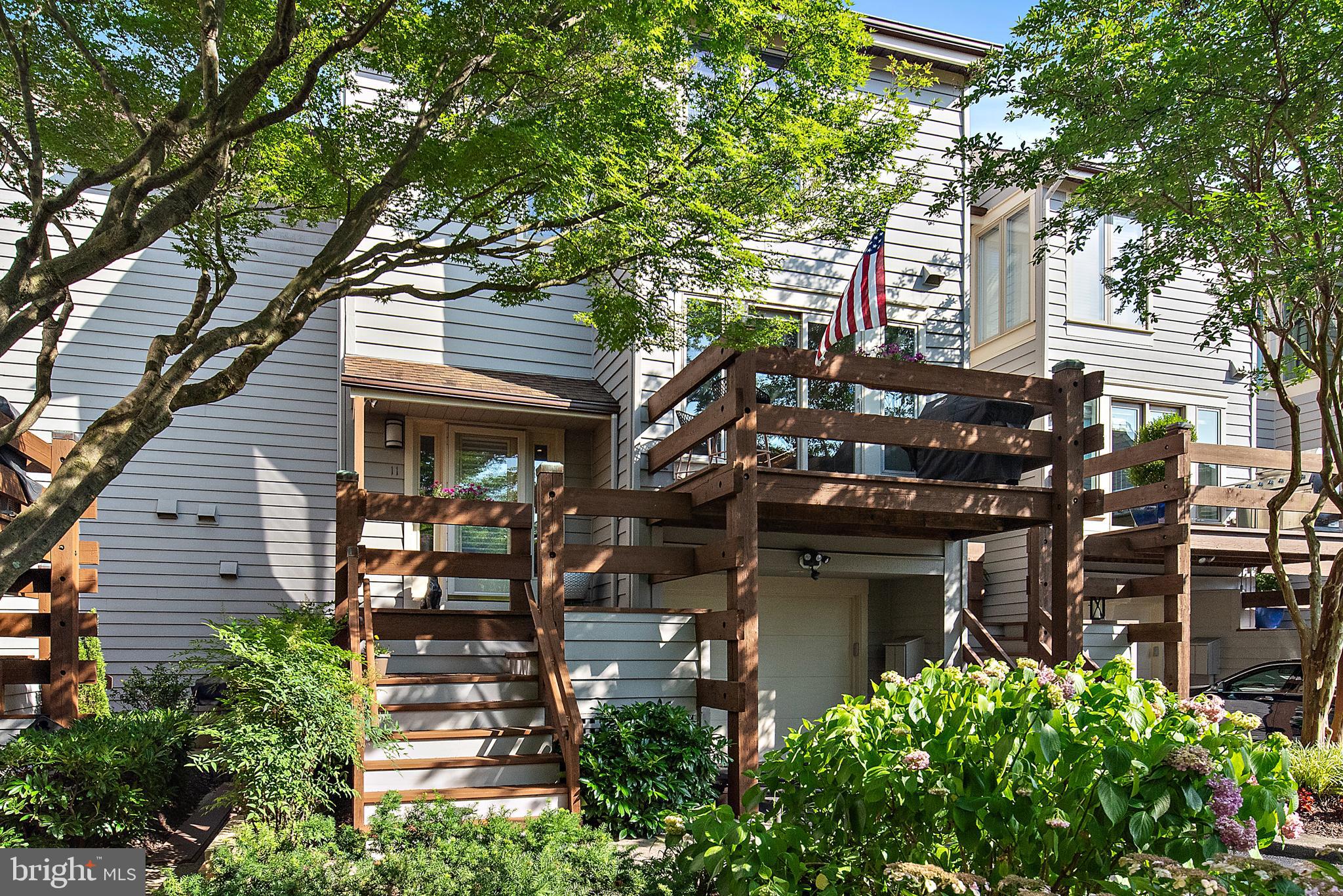 11 CHESAPEAKE LANDING