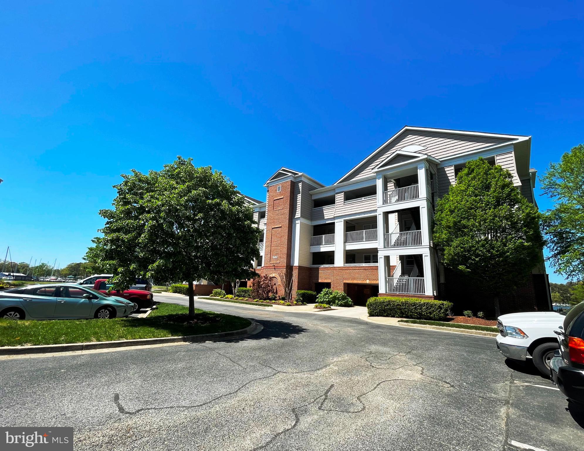 OYSTER BAY CONDOMINIUMS - Residential Lease