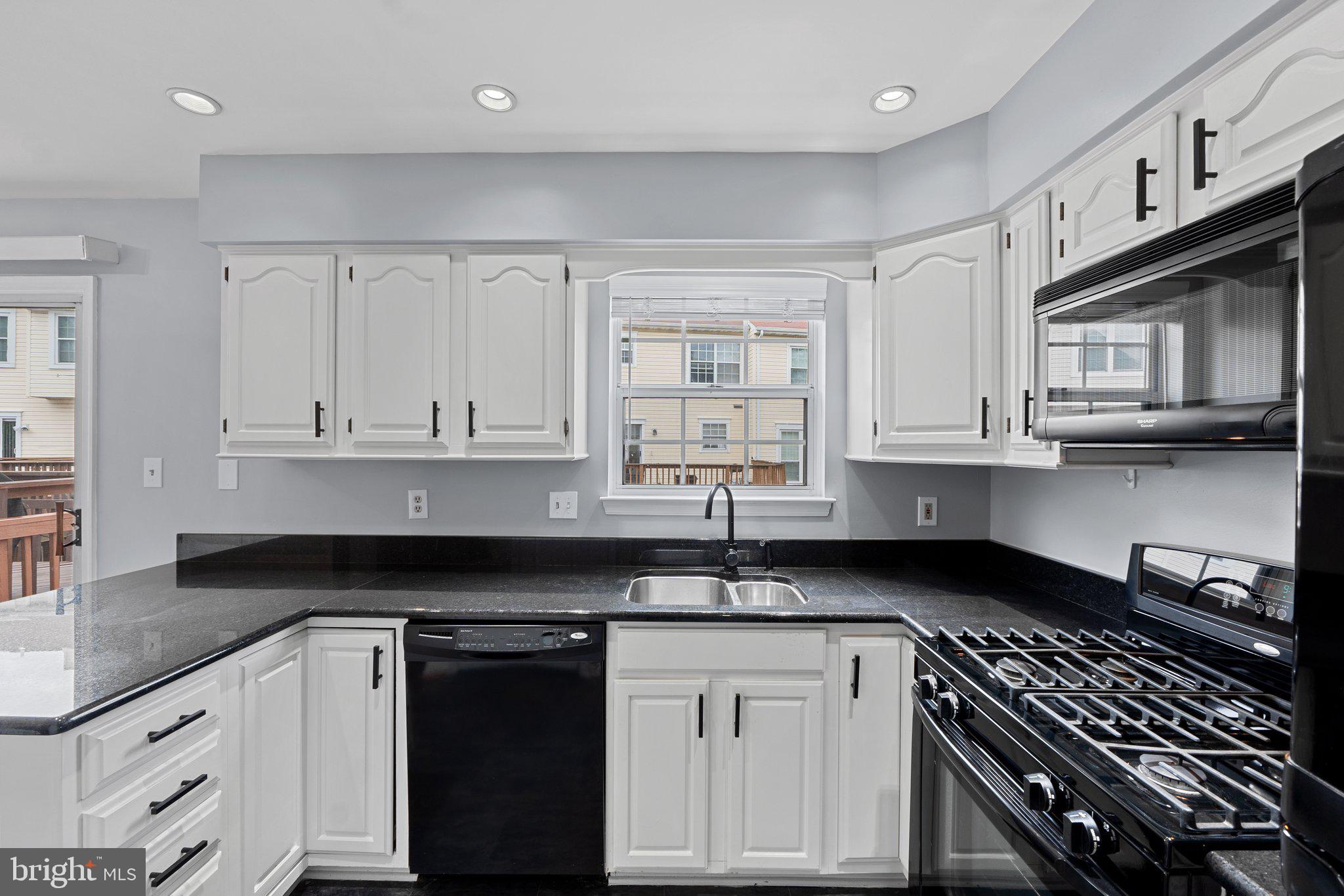 MANCHESTER LAKES - Residential Lease