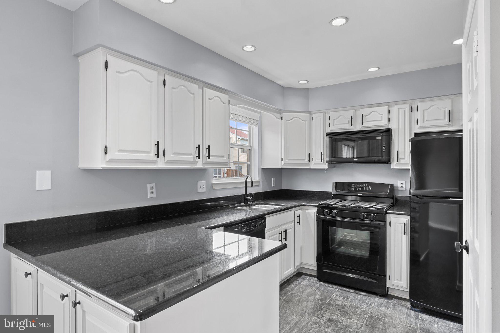 MANCHESTER LAKES - Residential Lease