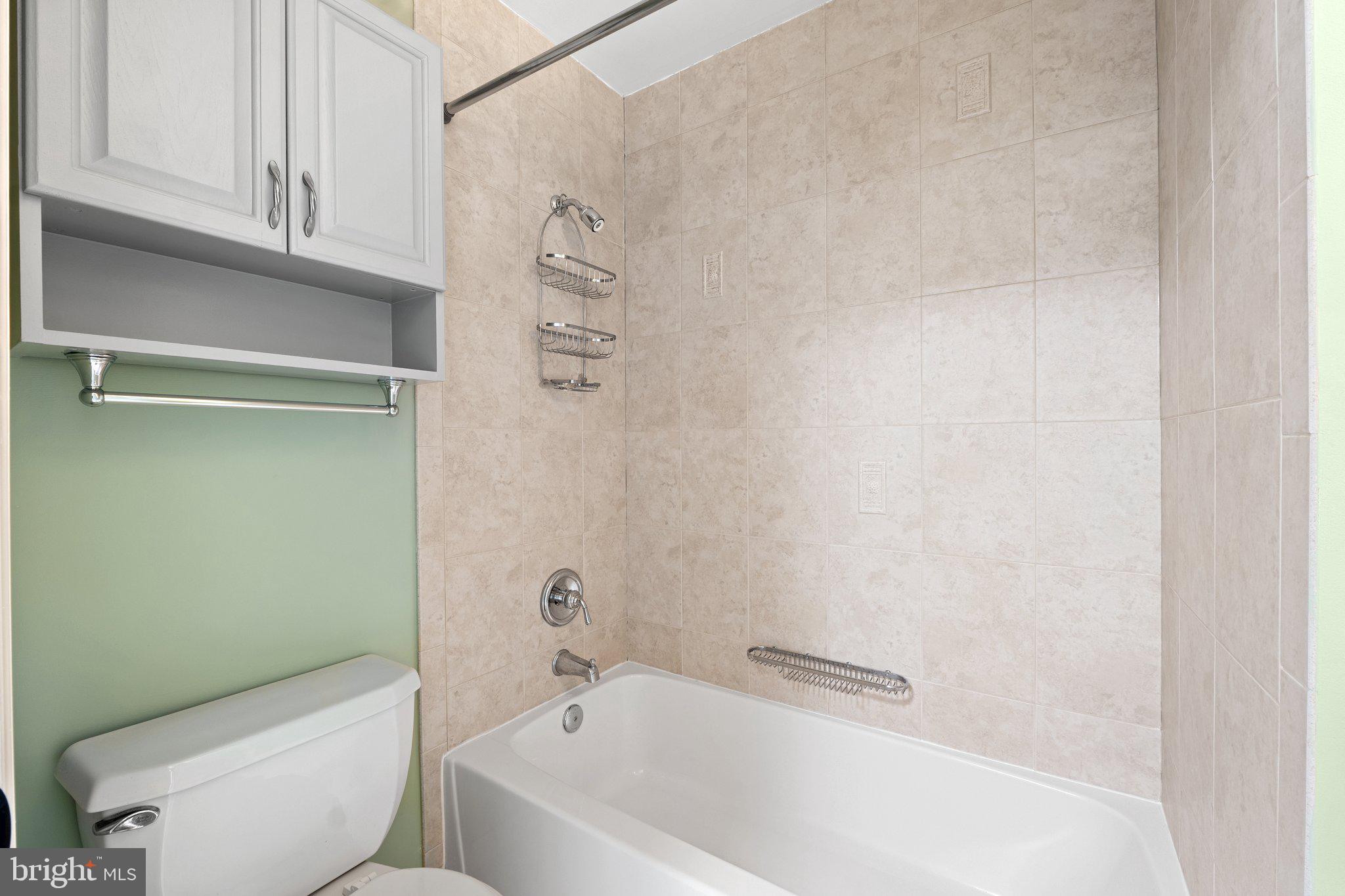 MANCHESTER LAKES - Residential Lease