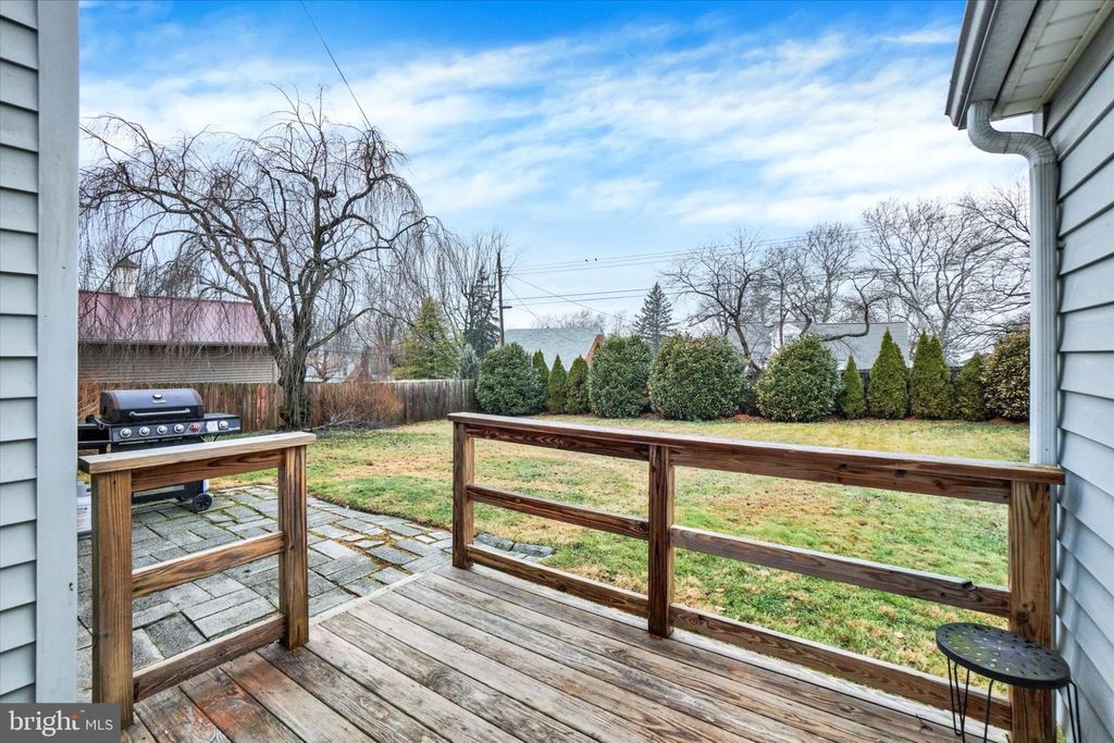 Photo of 809 Grandview Road, YORK, PA 17403 (MLS # PAYK2098992)