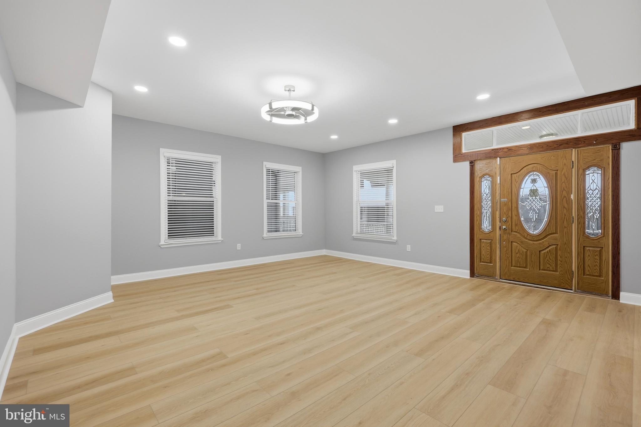 123 S BERKLEY SQUARE