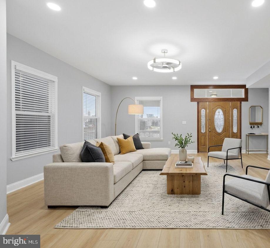 123 S BERKLEY SQUARE
