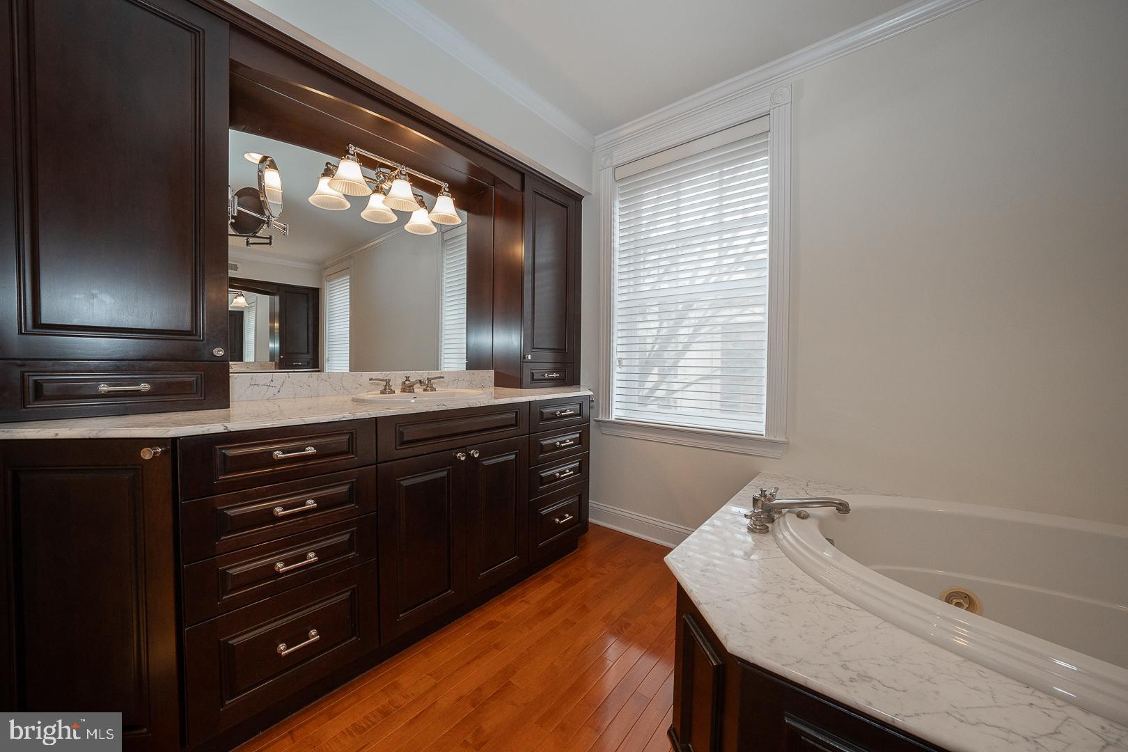 SOCIETY HILL - Residential