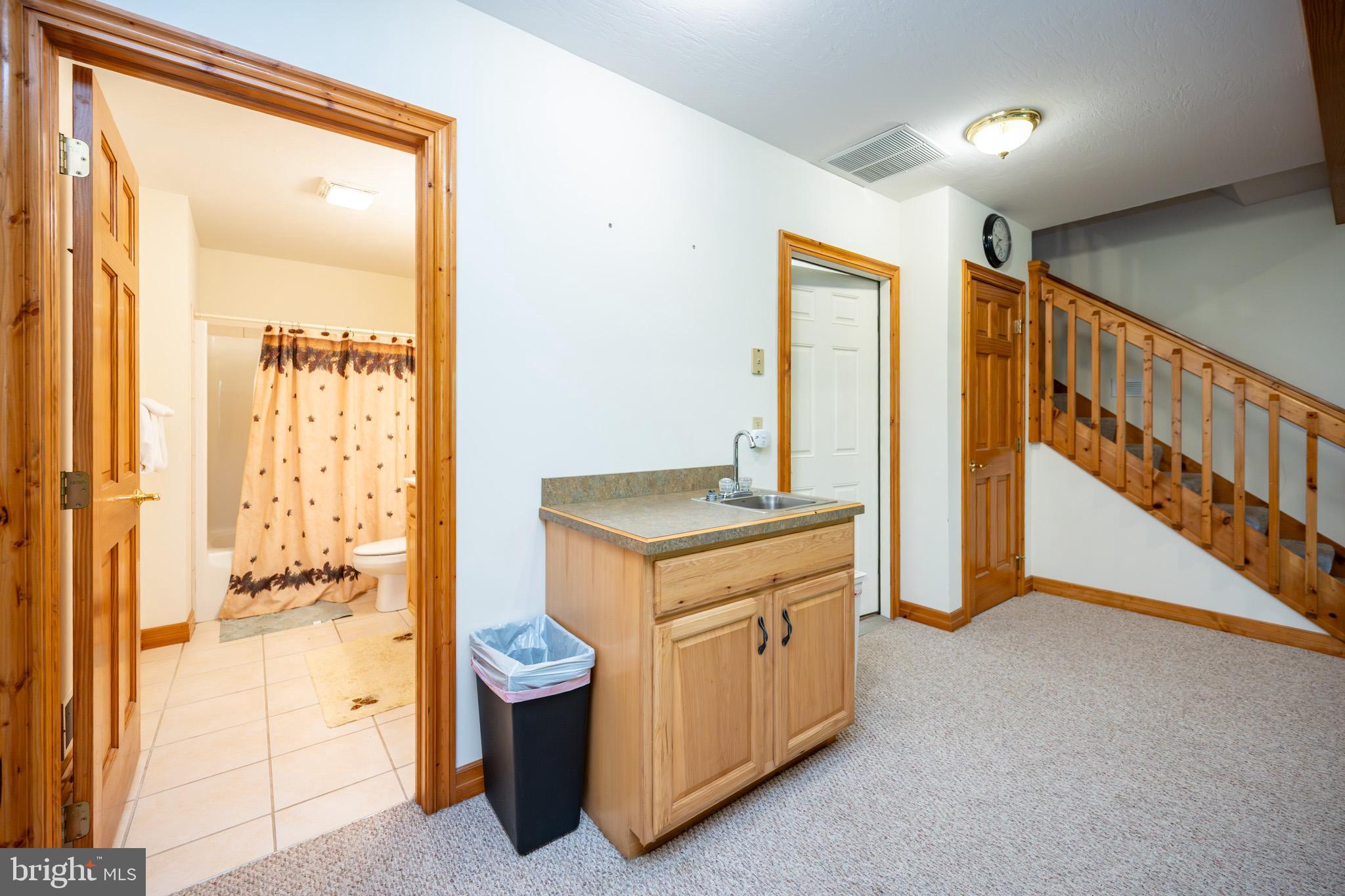 HOLIDAY HILL - Residential