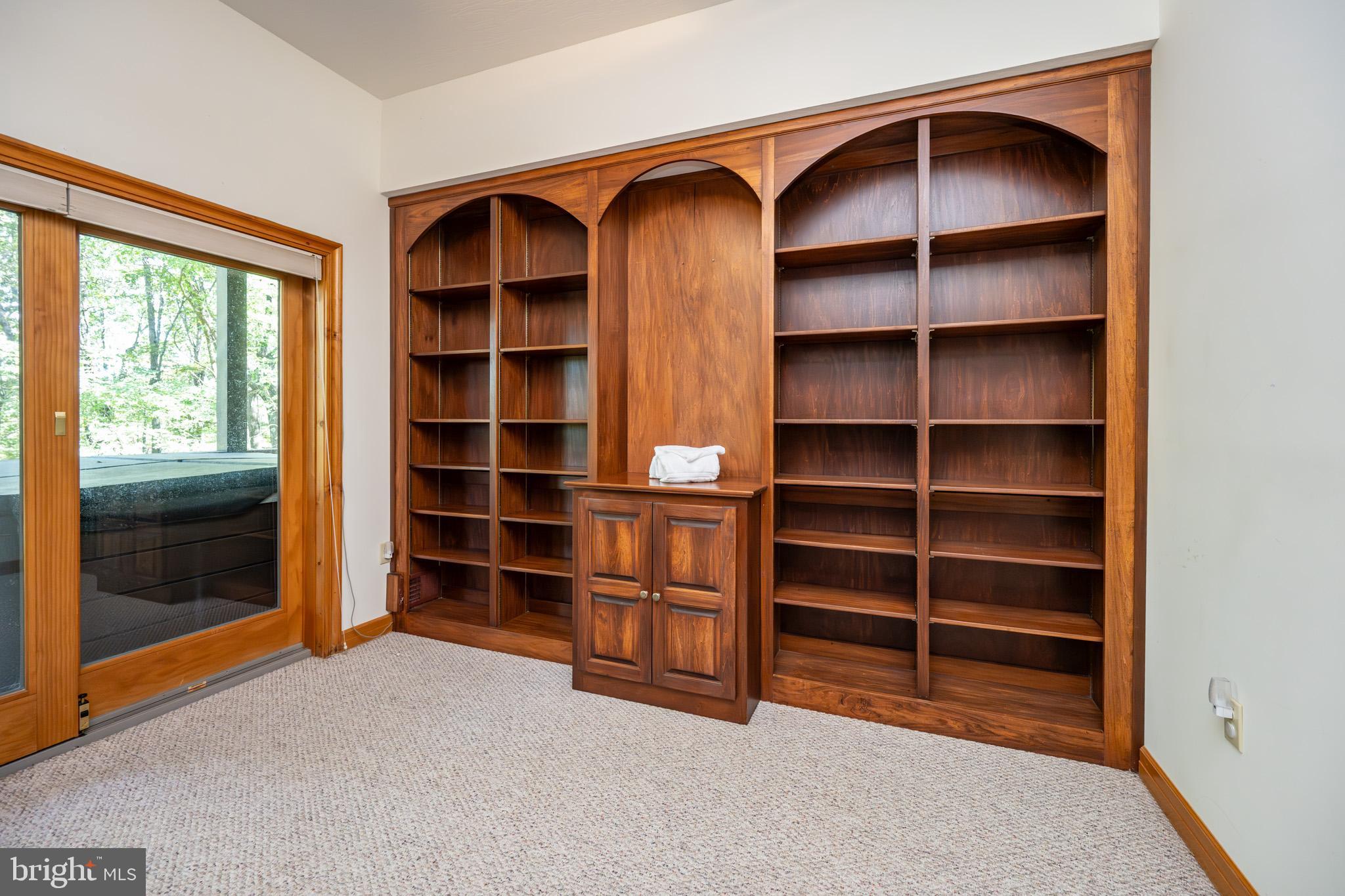 HOLIDAY HILL - Residential