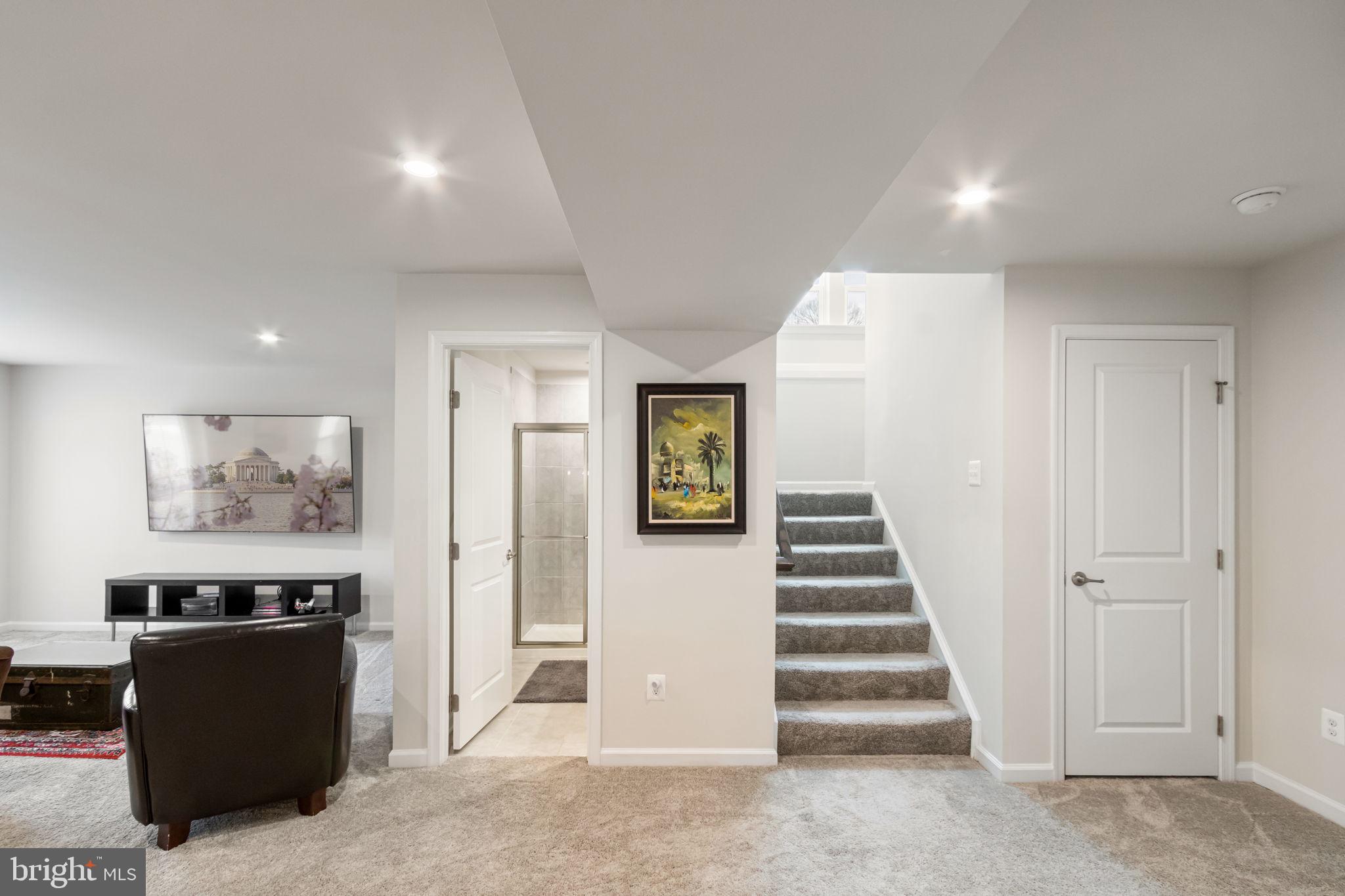 MAY'S QUARTER - Residential