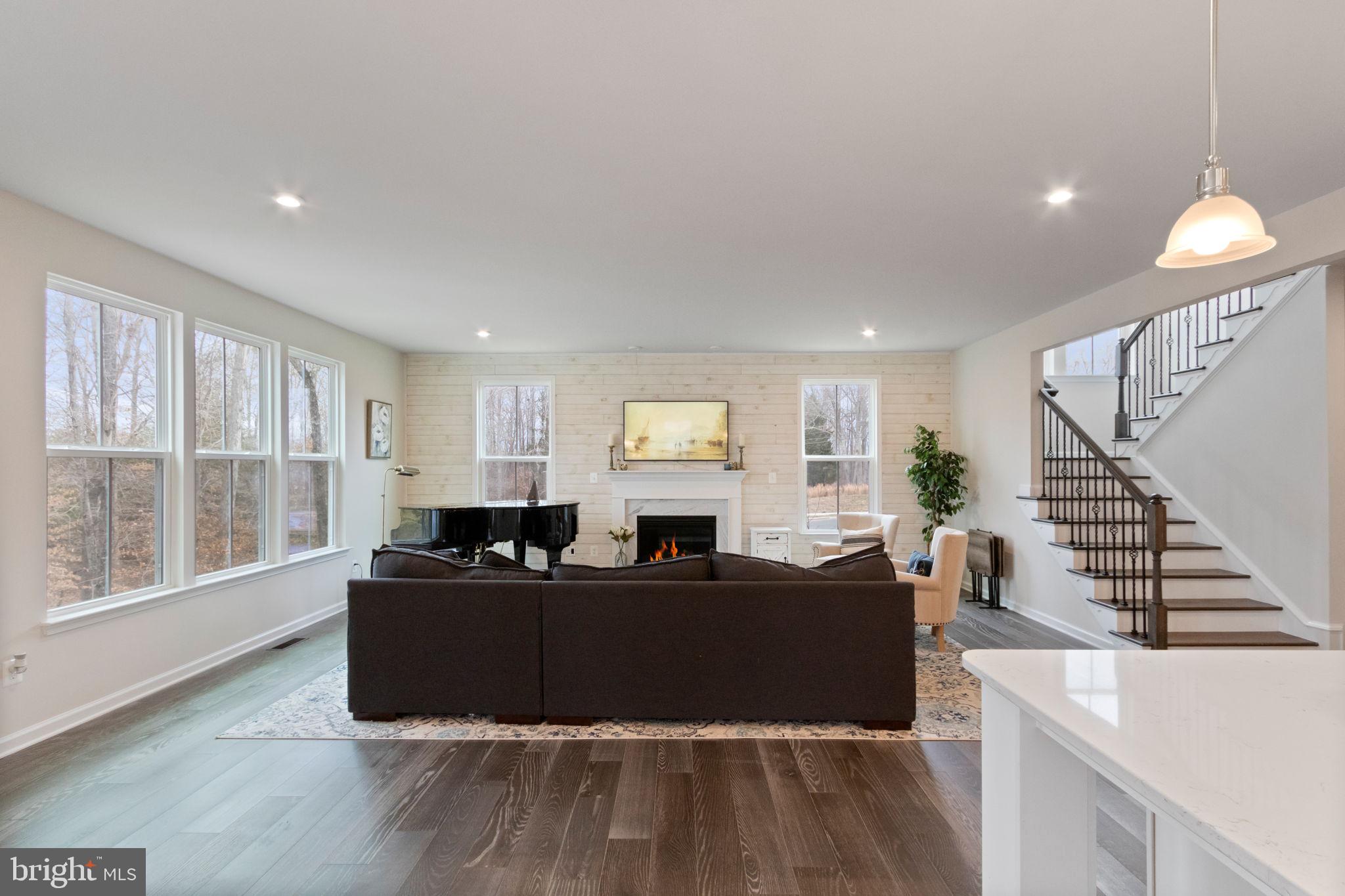 MAY'S QUARTER - Residential