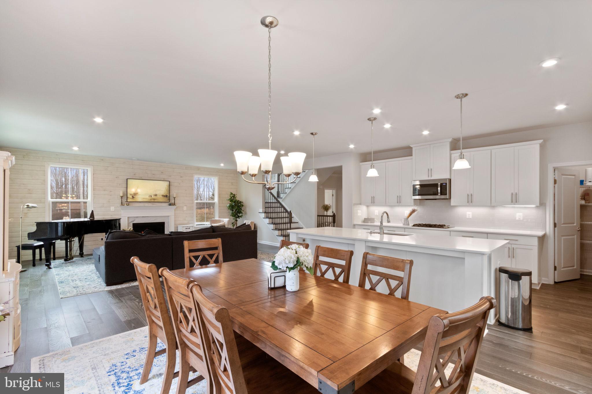 MAY'S QUARTER - Residential