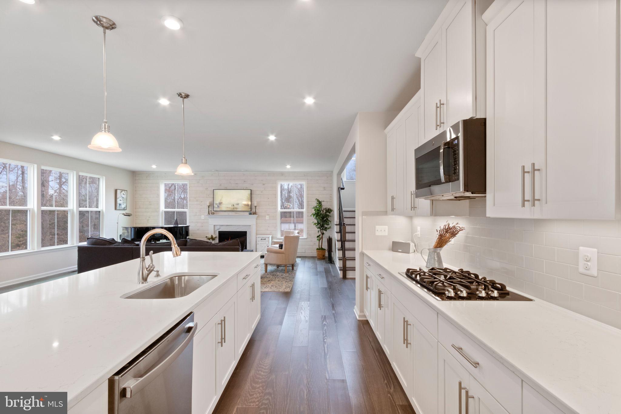 MAY'S QUARTER - Residential