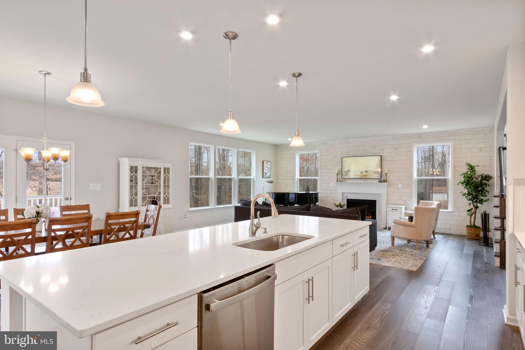 MAY'S QUARTER - Residential