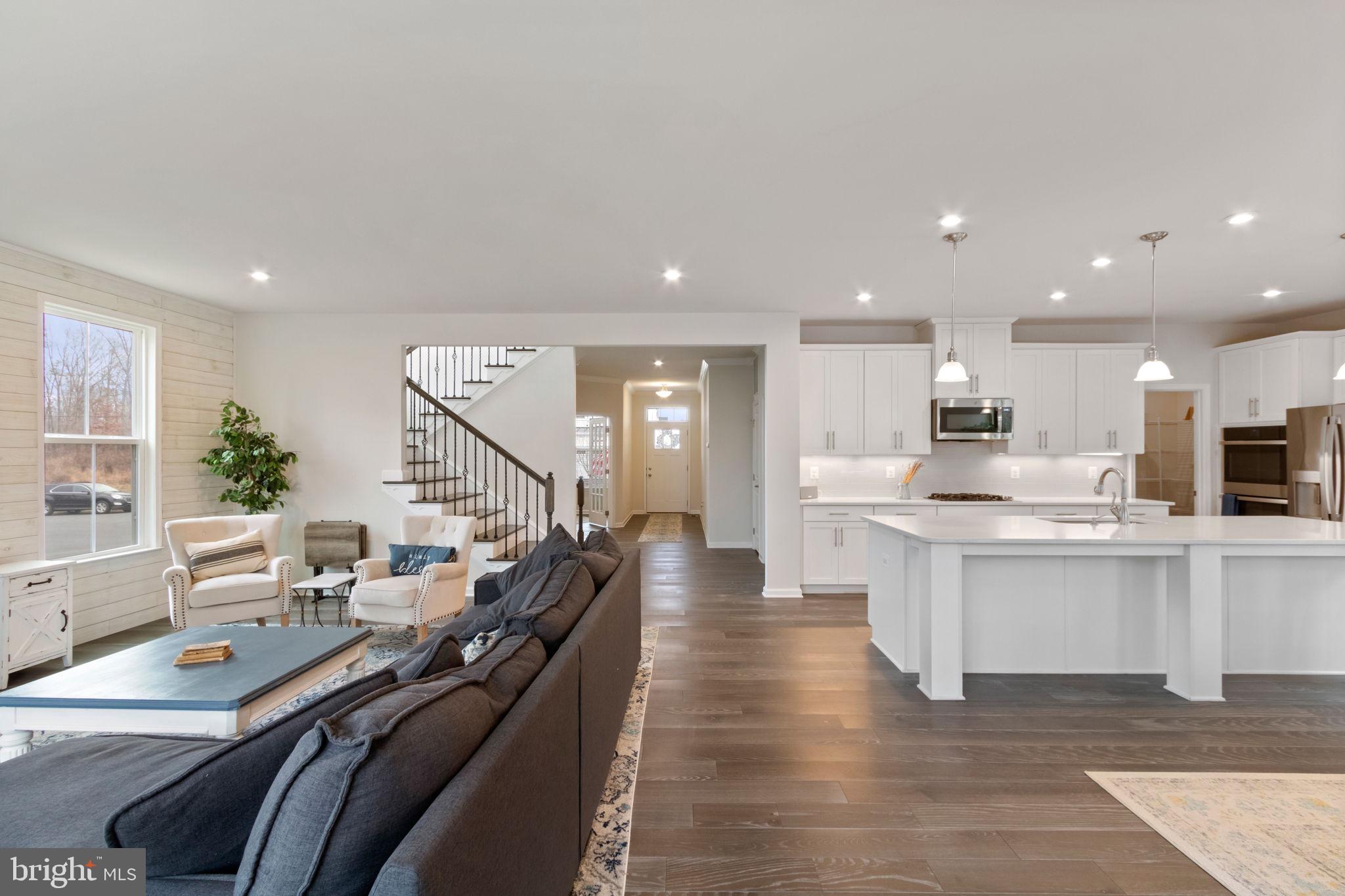 MAY'S QUARTER - Residential