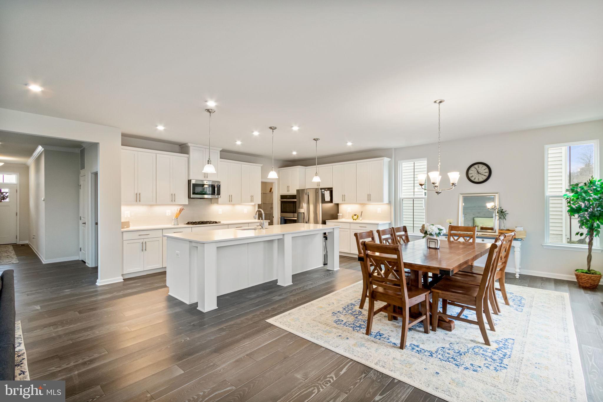 MAY'S QUARTER - Residential