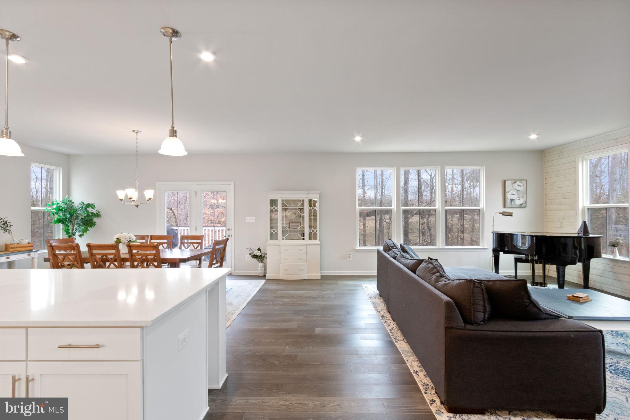 MAY'S QUARTER - Residential