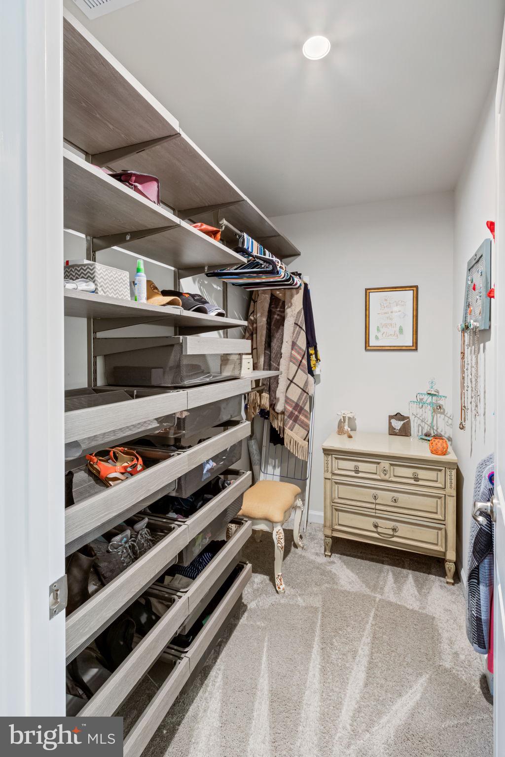 MAY'S QUARTER - Residential