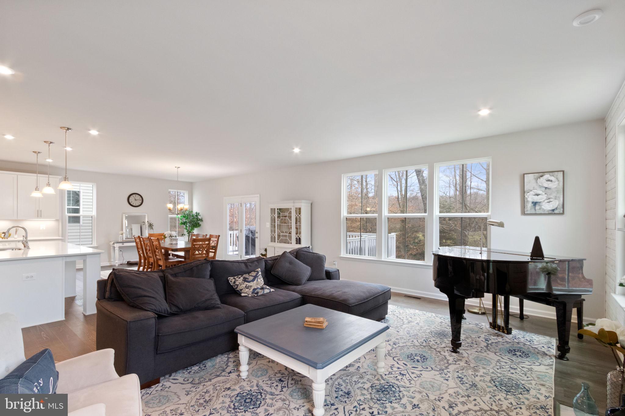 MAY'S QUARTER - Residential