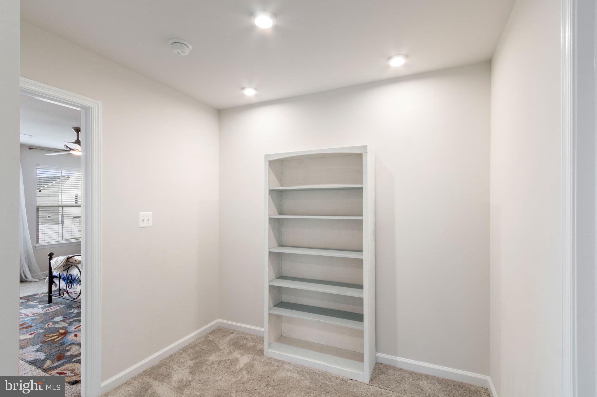 MAY'S QUARTER - Residential