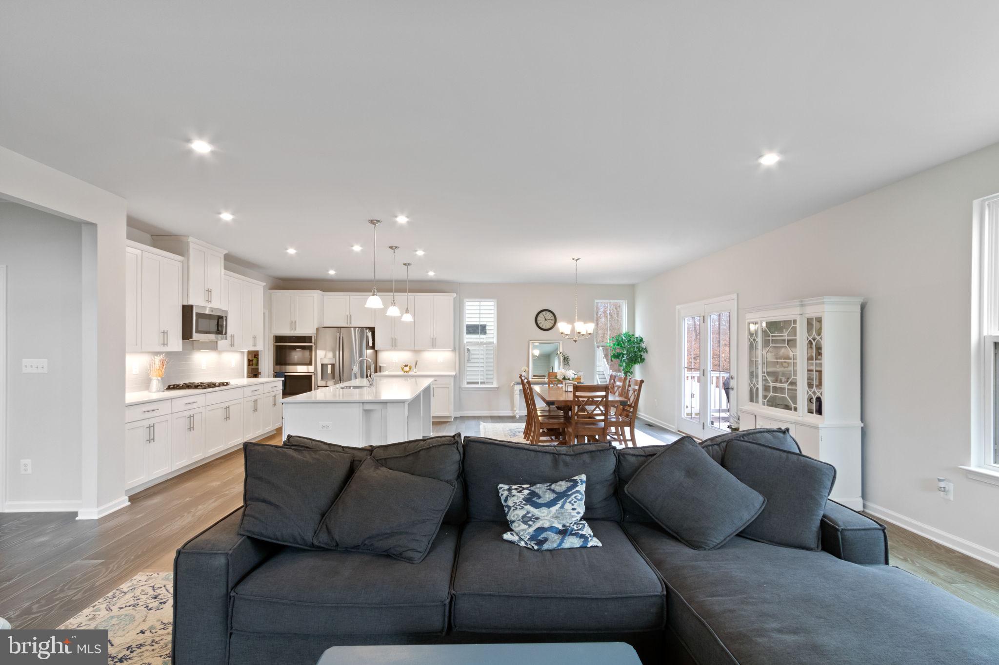 MAY'S QUARTER - Residential