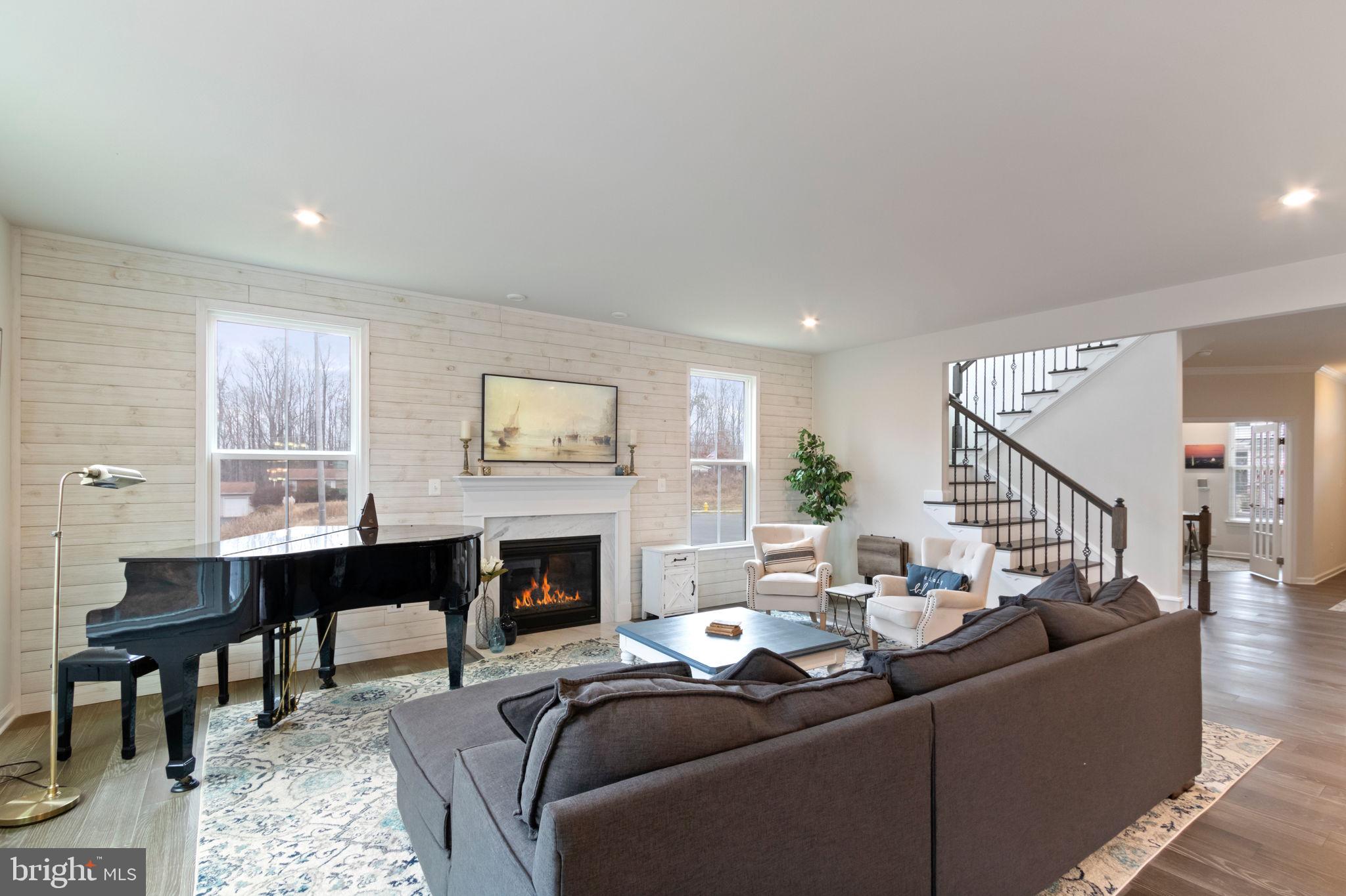 MAY'S QUARTER - Residential