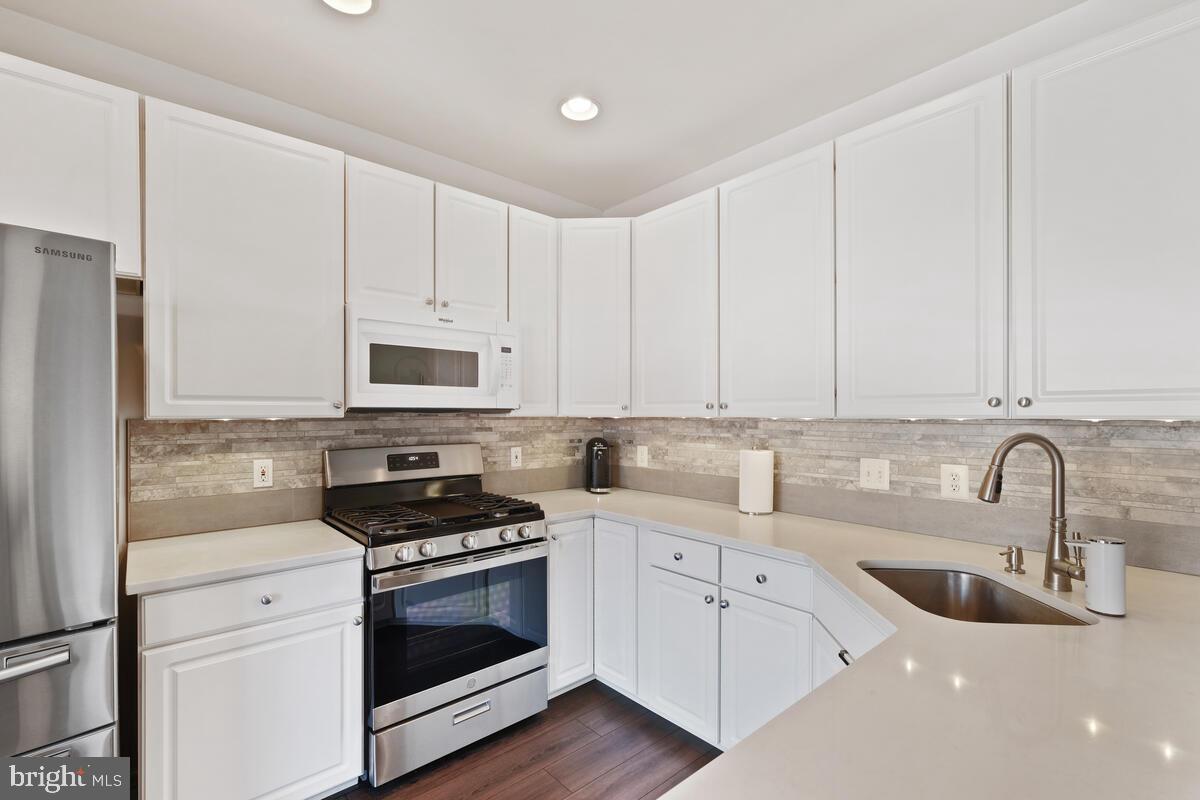 LAKELANDS - Residential