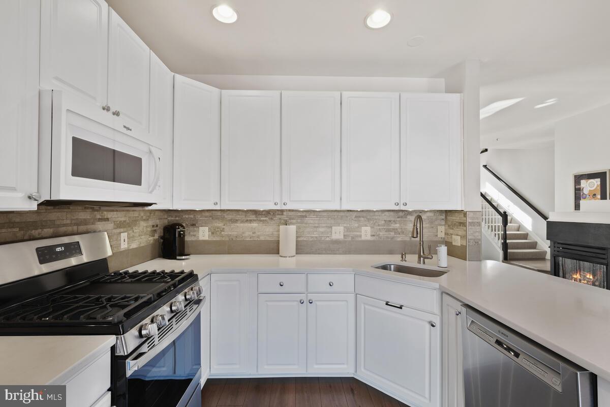 LAKELANDS - Residential