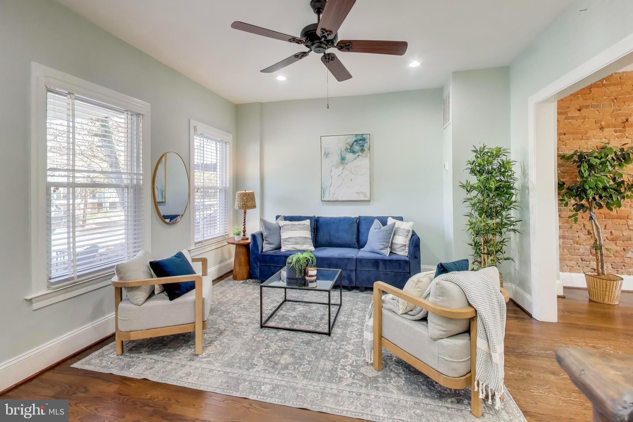 917 HAMLIN STREET NE