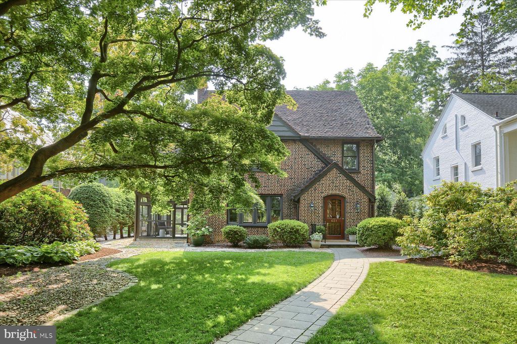 Photo of 621 N SCHOOL LN, LANCASTER, PA 17603 (MLS # PALA2037240)