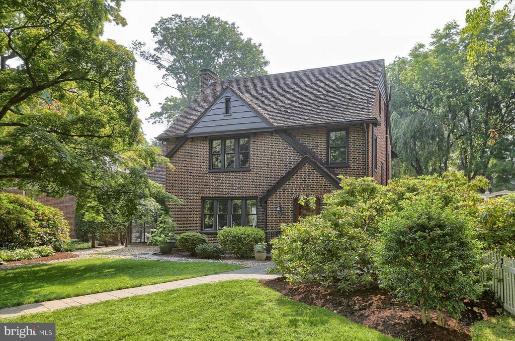 Photo of 621 N SCHOOL LN, LANCASTER, PA 17603 (MLS # PALA2037240)