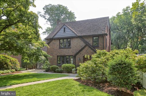 Photo of 621 N SCHOOL LN, LANCASTER, PA 17603 (MLS # PALA2037240)