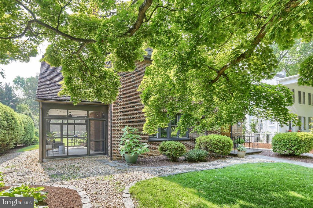 Photo of 621 N SCHOOL LN, LANCASTER, PA 17603 (MLS # PALA2037240)