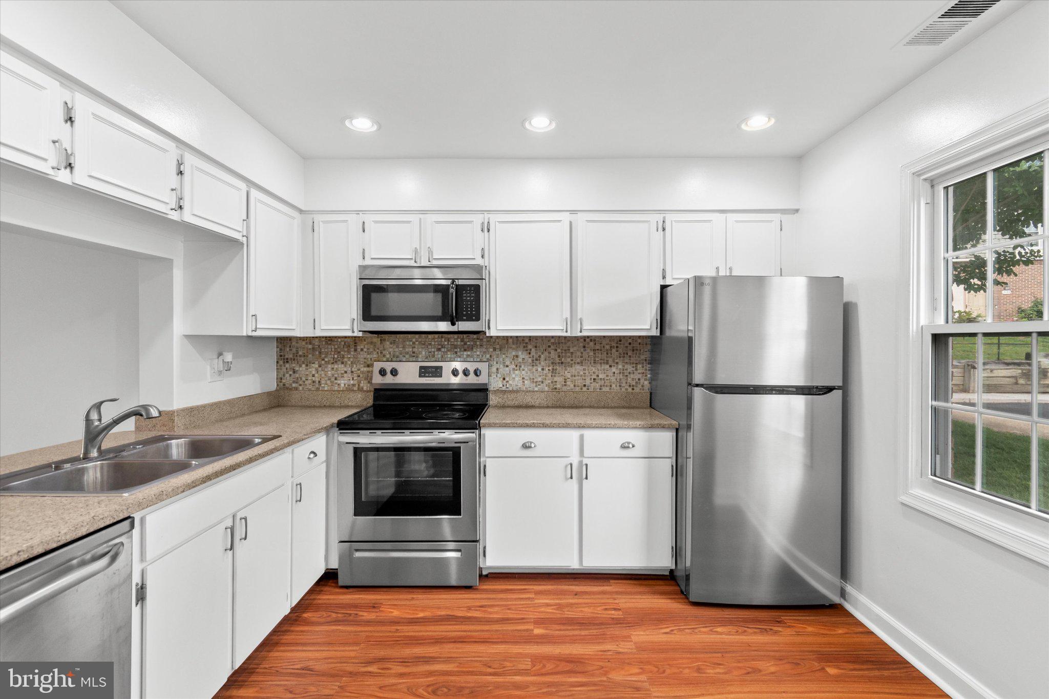 8123 KINGSWAY COURT 268