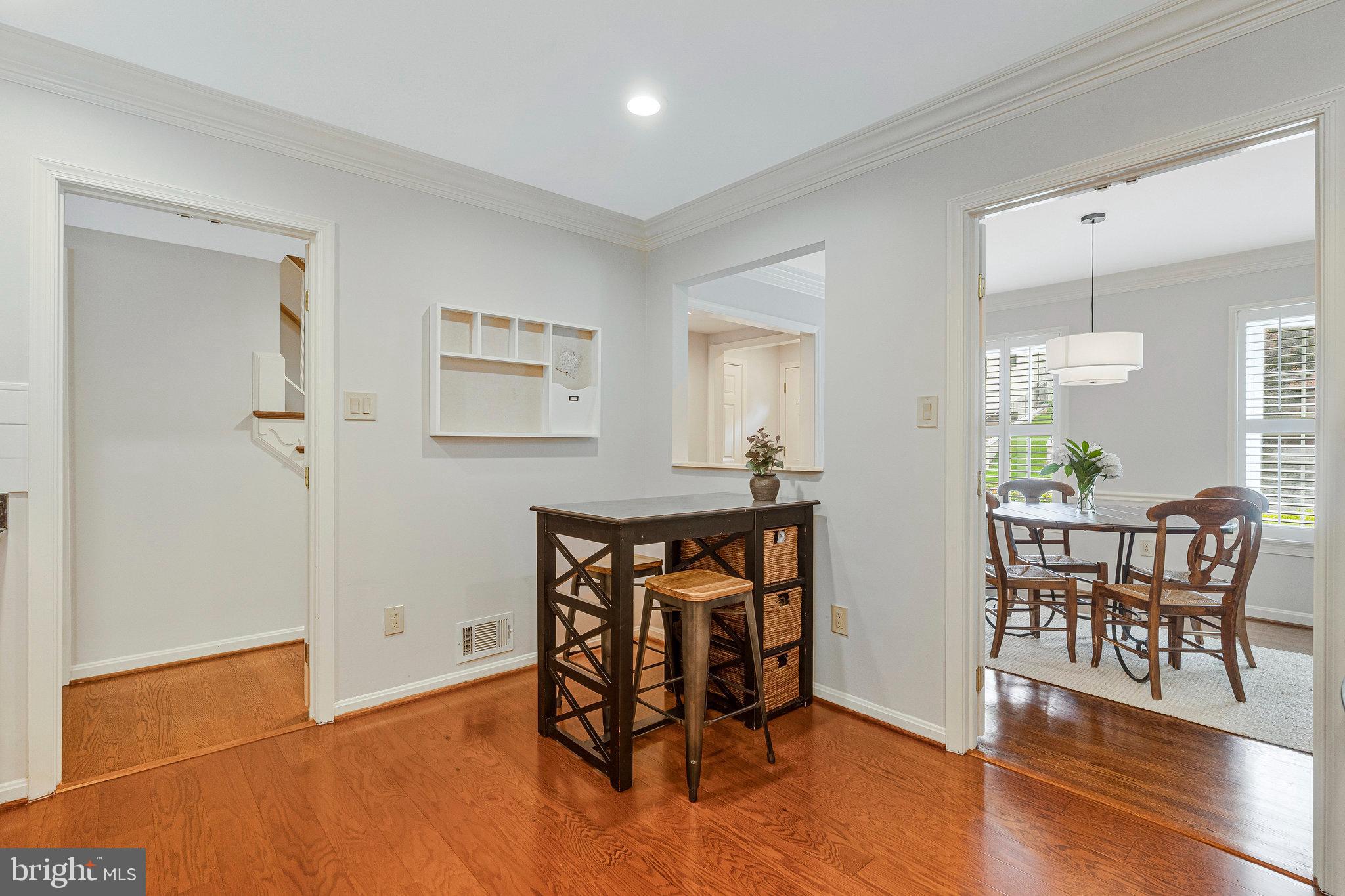 KINGS MANOR - Residential